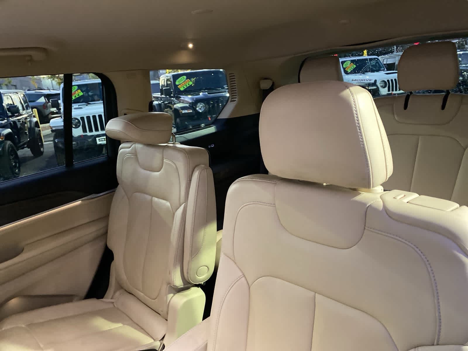 Thumbnail: 2021 Jeep Grand Cherokee L - 16