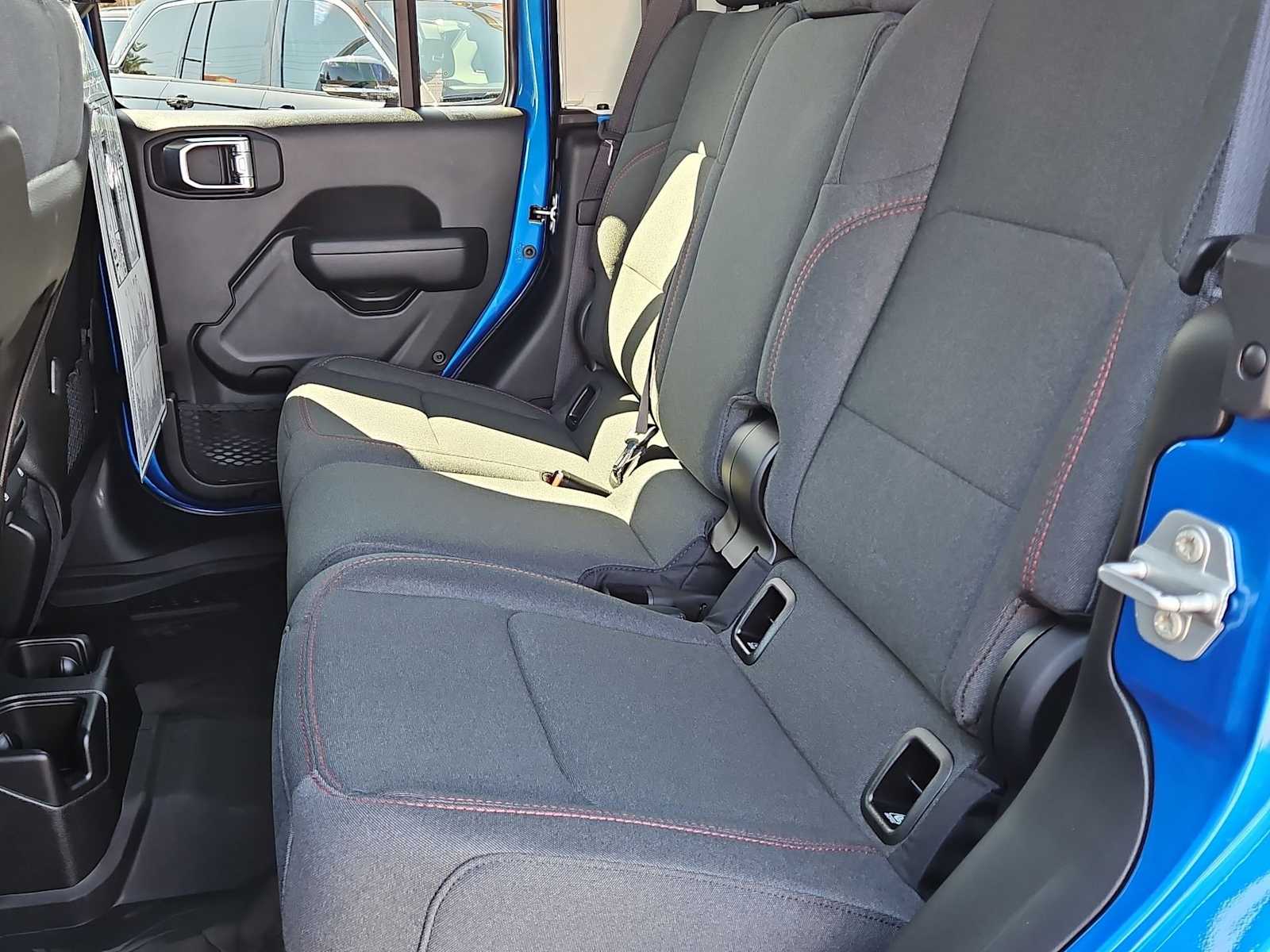 Thumbnail: 2025 Jeep Gladiator - 16