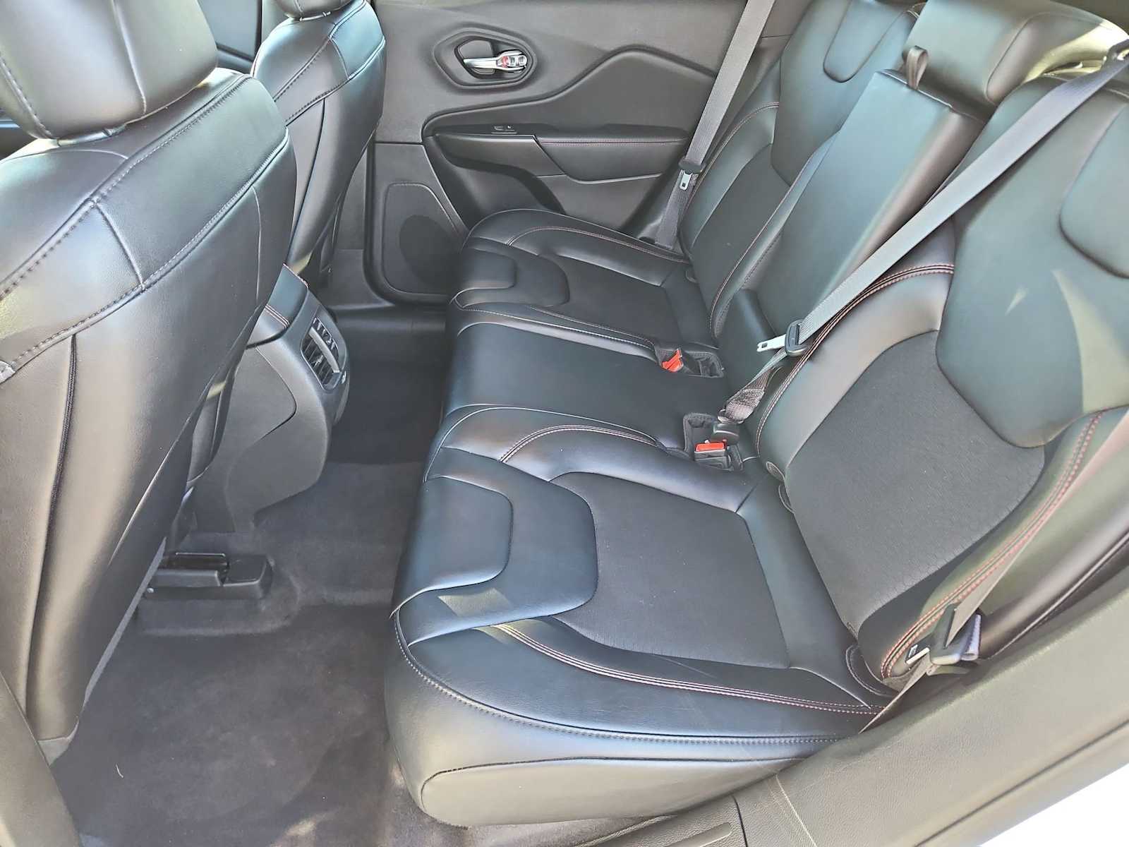 Thumbnail: 2022 Jeep Cherokee - 20