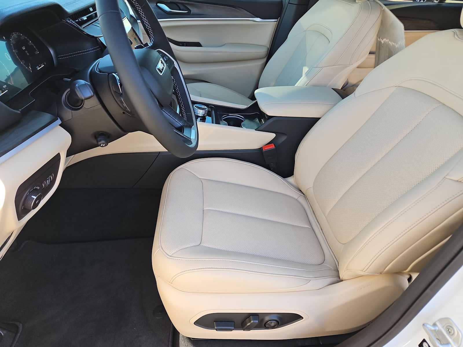 Thumbnail: 2026 Jeep Grand Cherokee L - 17