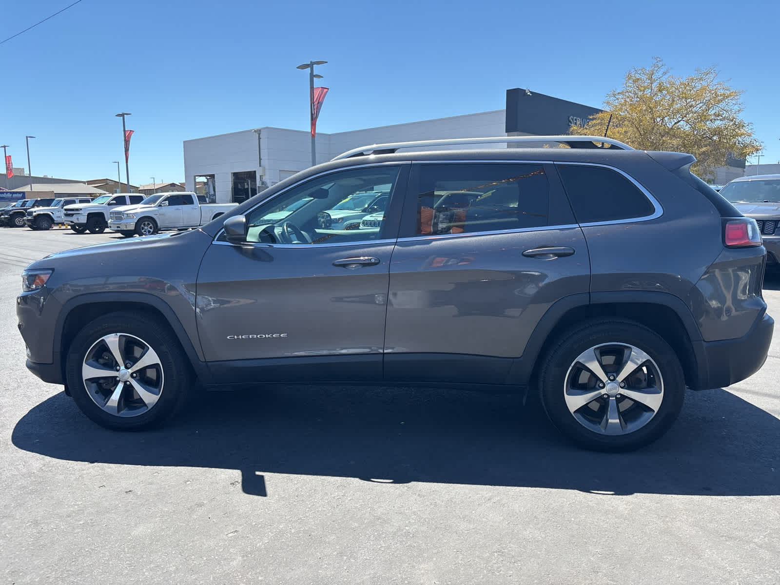 Thumbnail: 2019 Jeep Cherokee - 8