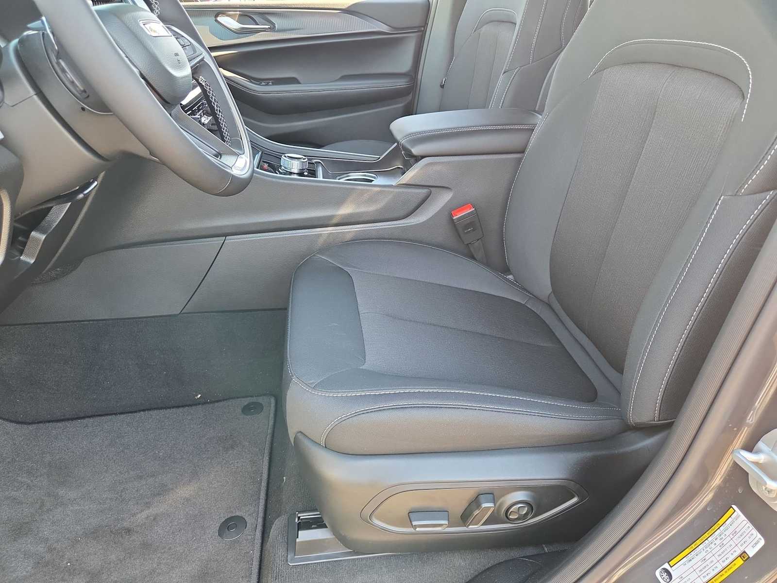 Thumbnail: 2025 Jeep Grand Cherokee - 16