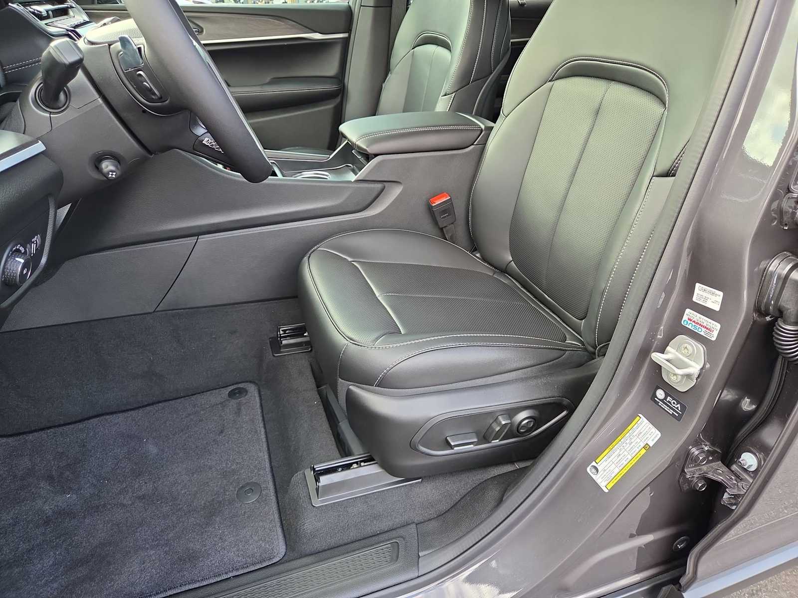 Thumbnail: 2025 Jeep Grand Cherokee L - 17