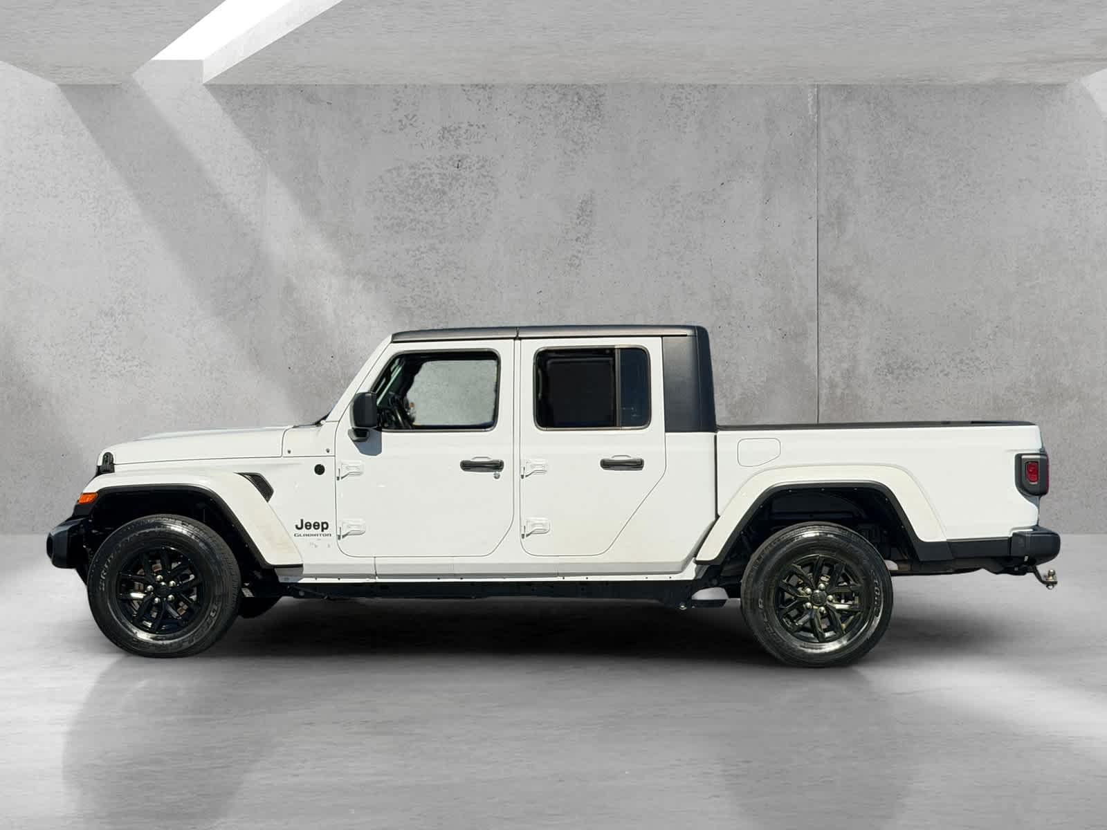 Thumbnail: 2021 Jeep Gladiator - 2