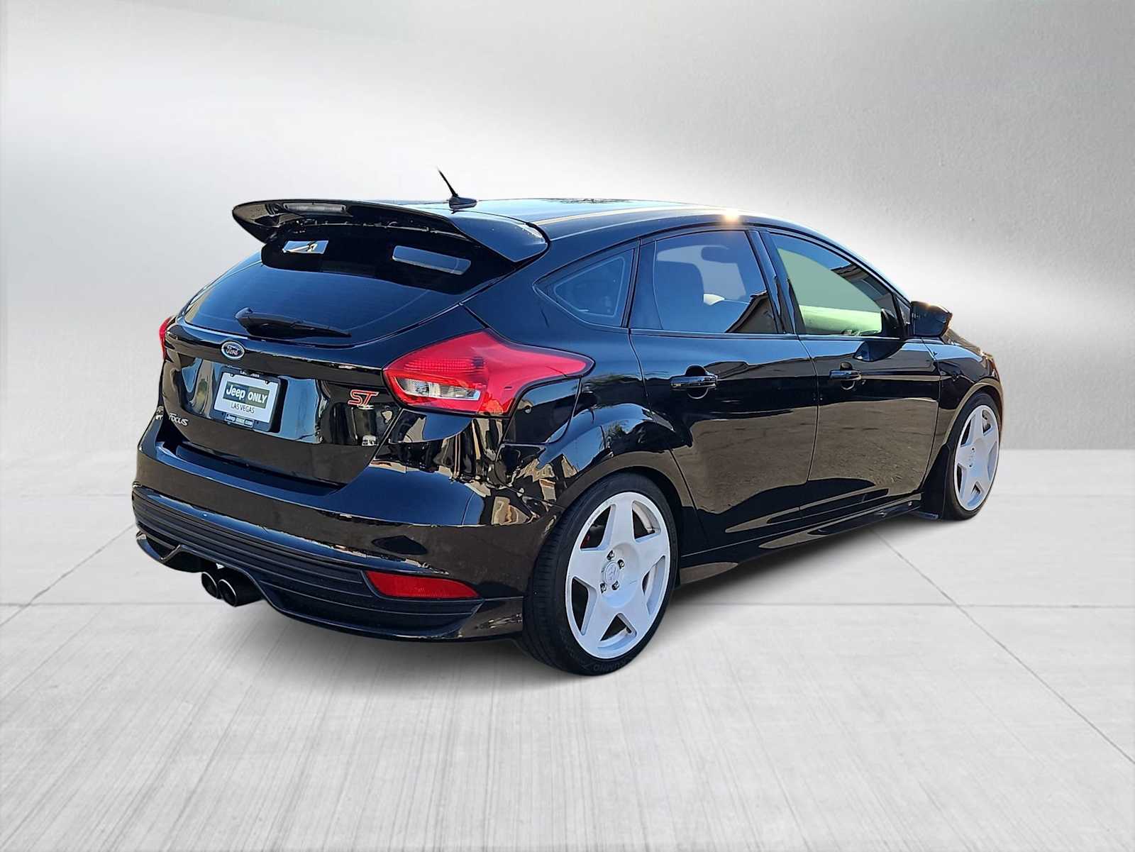 Thumbnail: 2017 Ford Focus - 8