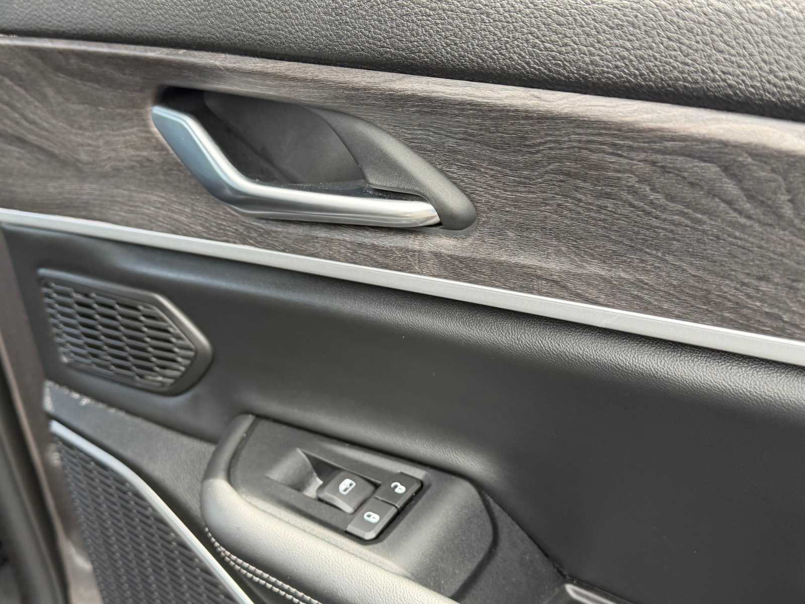 Thumbnail: 2022 Jeep Grand Cherokee - 25