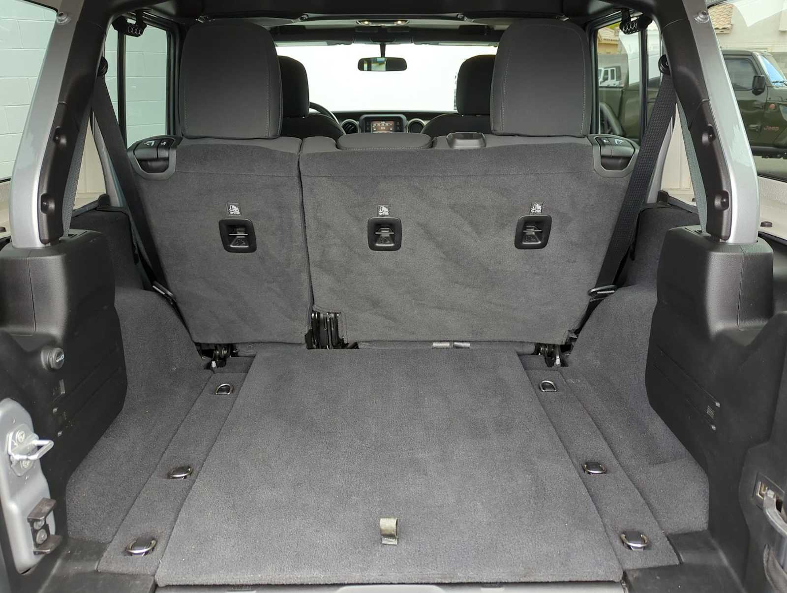 Thumbnail: 2021 Jeep Wrangler - 32