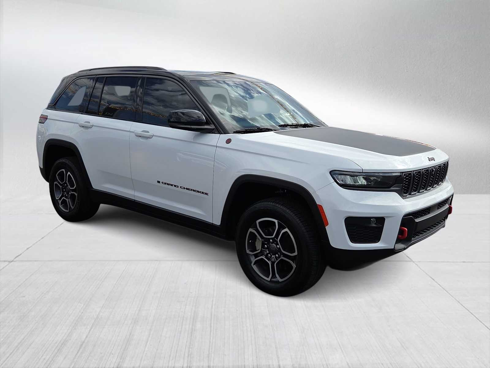 2022 Jeep Grand Cherokee Trailhawk photo 3