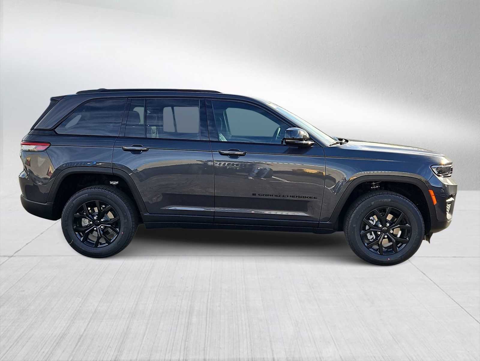 Thumbnail: 2025 Jeep Grand Cherokee - 9