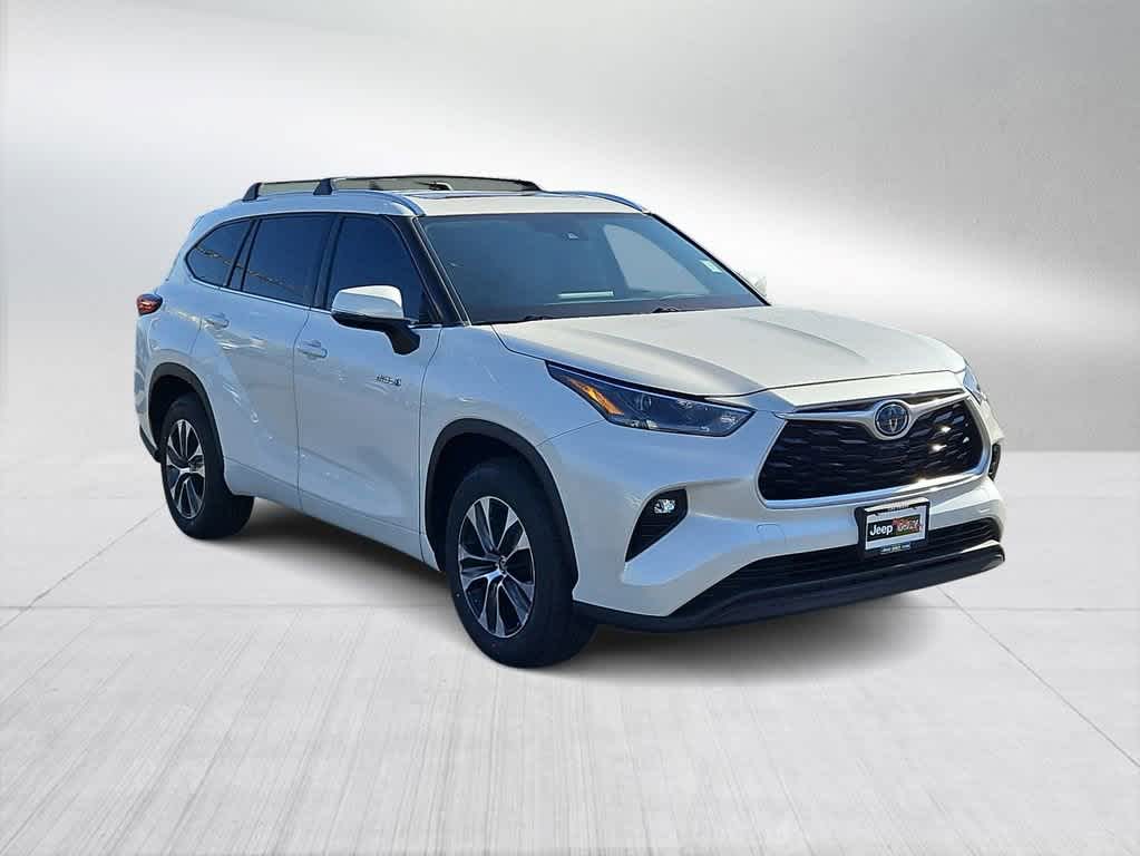 Used 2021 Toyota Highlander XLE with VIN 5TDHARAH9MS008237 for sale in Las Vegas, NV