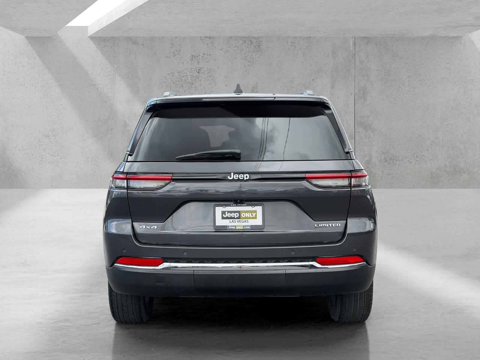 Thumbnail: 2022 Jeep Grand Cherokee - 4
