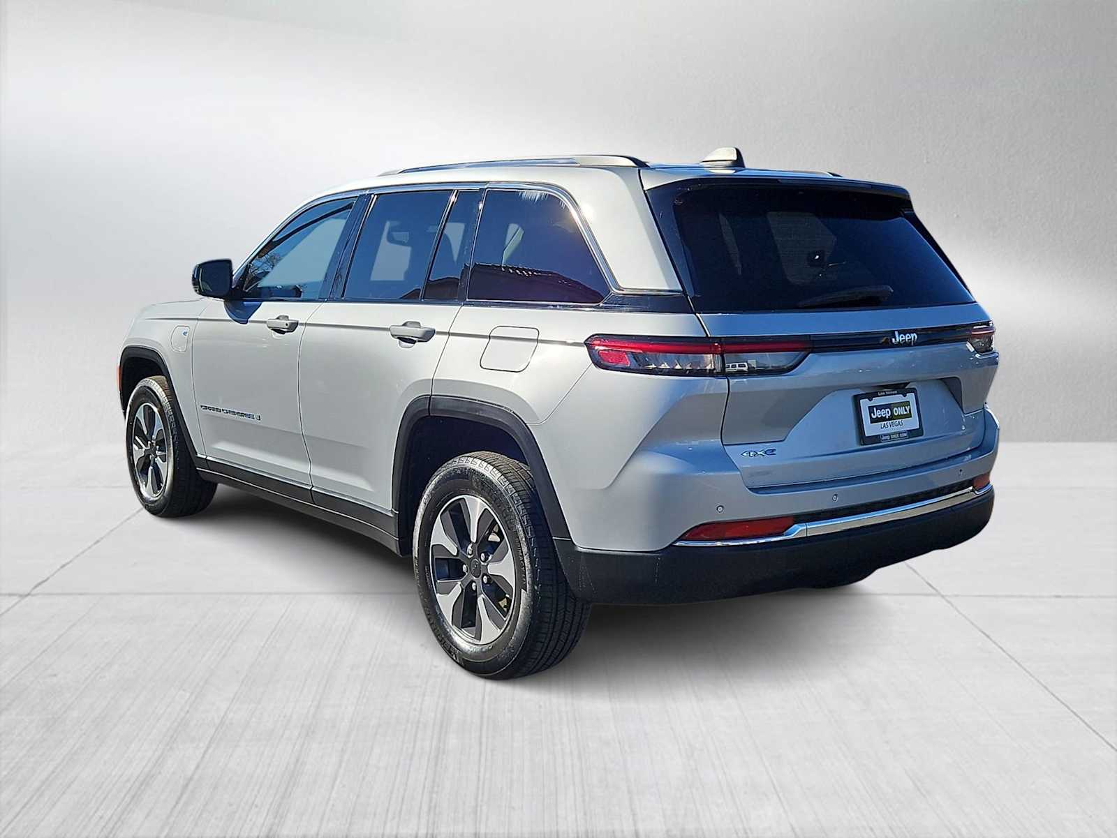 Thumbnail: 2023 Jeep Grand Cherokee - 6