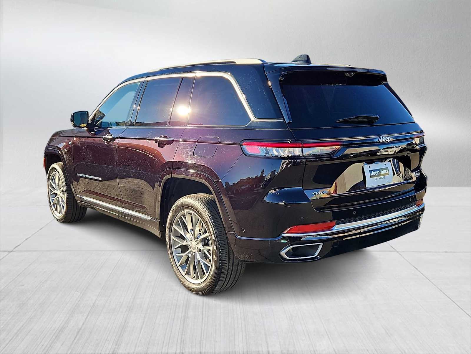 Thumbnail: 2022 Jeep Grand Cherokee - 6