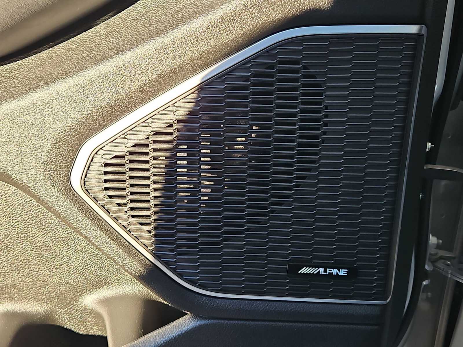 Thumbnail: 2022 Jeep Grand Cherokee - 32