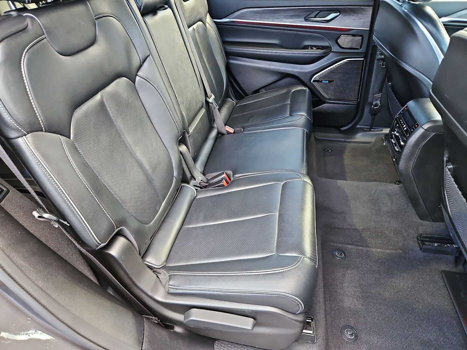 Thumbnail: 2022 Jeep Grand Cherokee L - 22