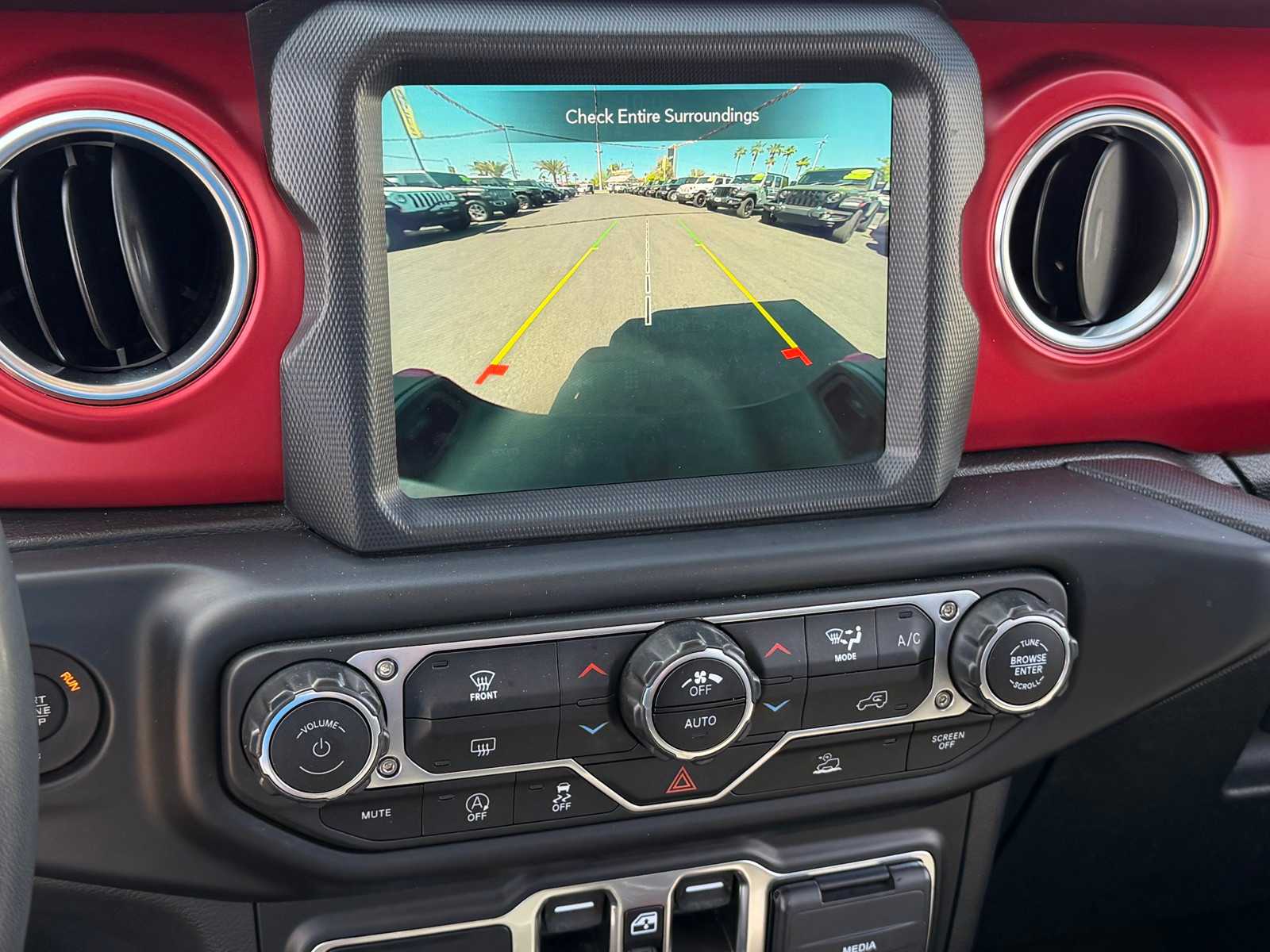 Thumbnail: 2023 Jeep Gladiator - 18
