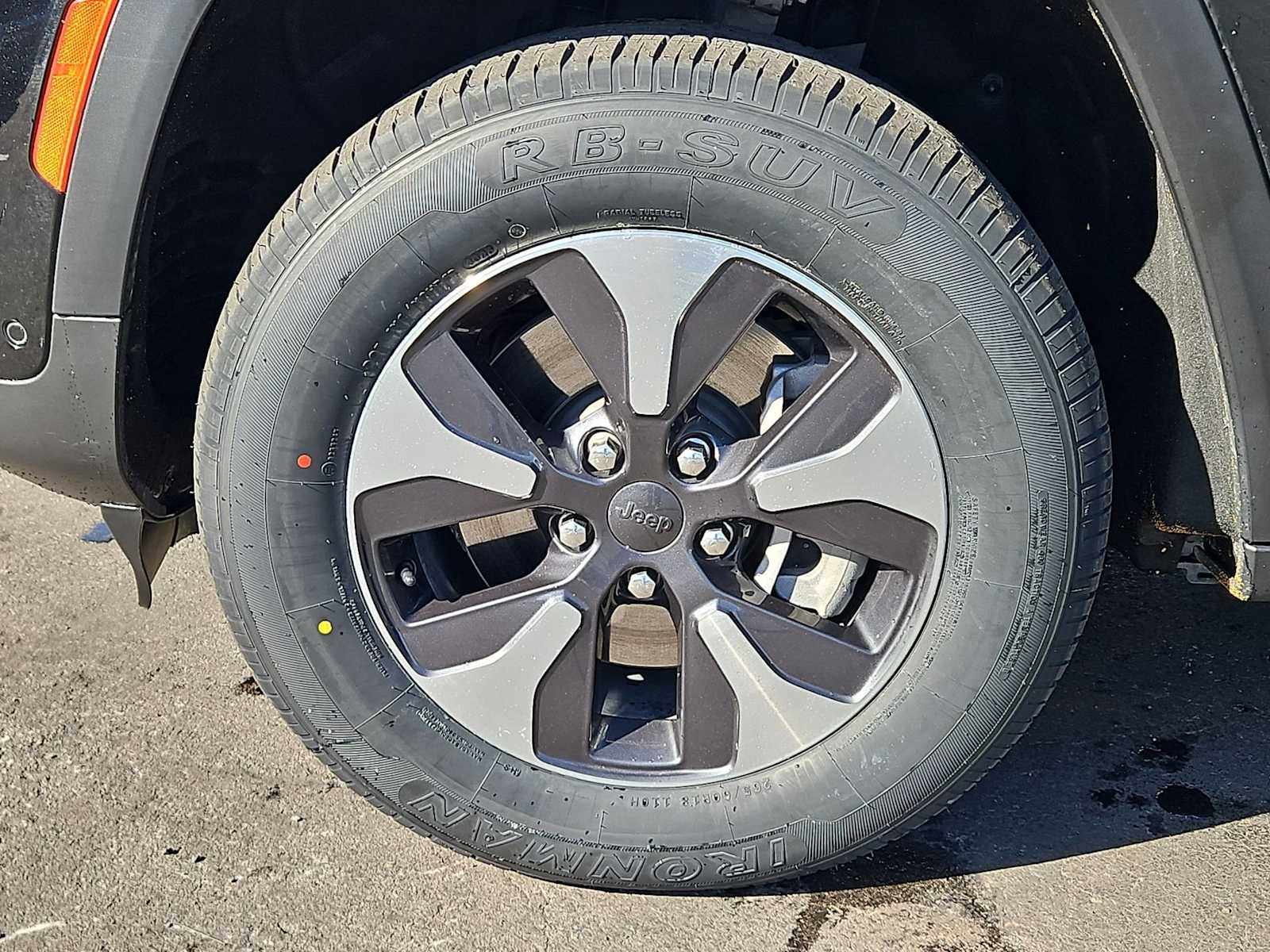 Thumbnail: 2022 Jeep Grand Cherokee - 14