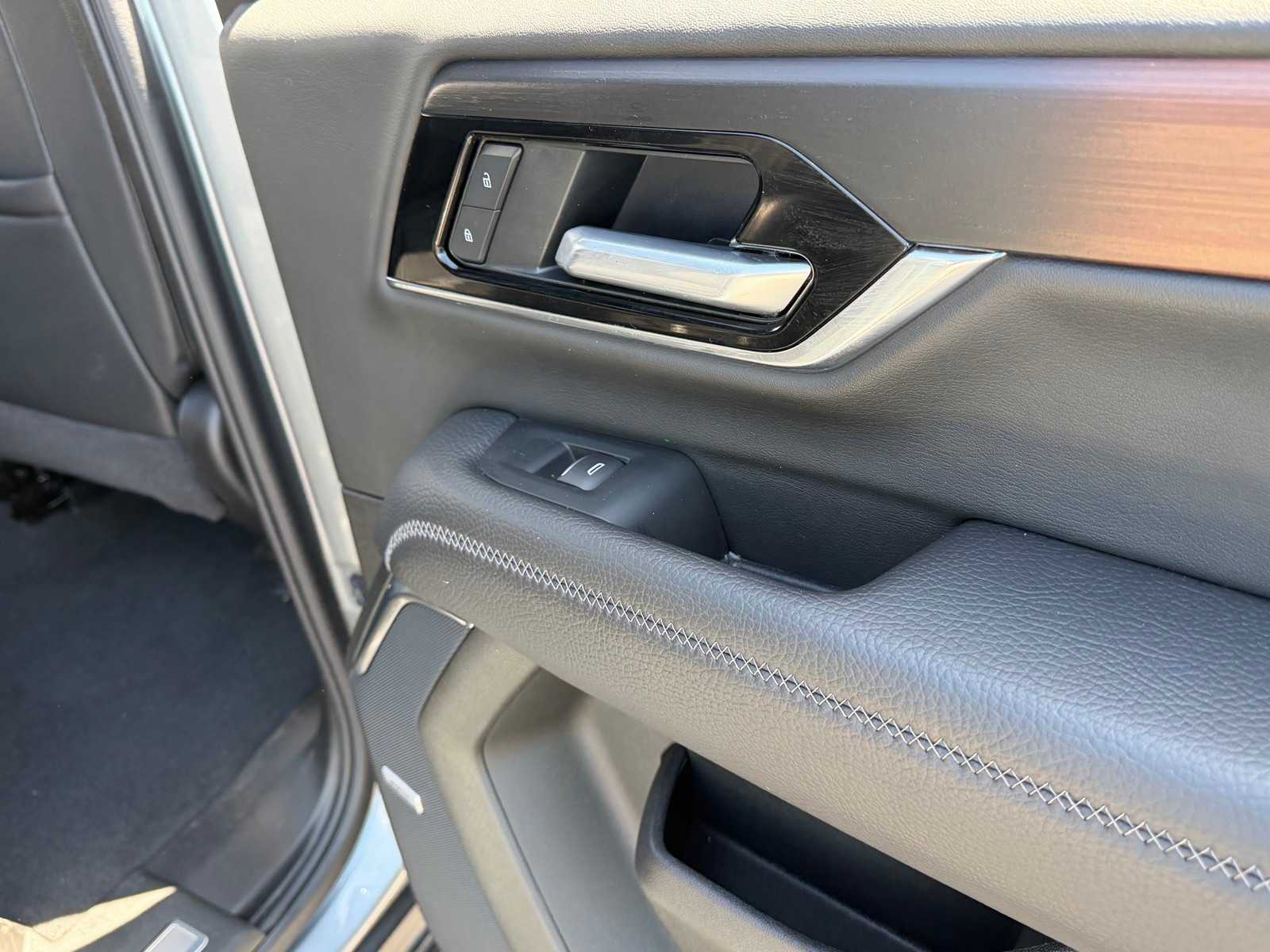 Thumbnail: 2025 GMC Yukon XL - 26