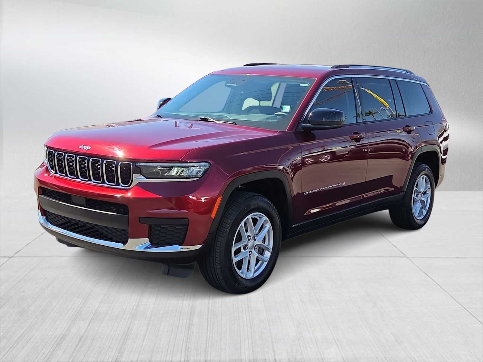 2022 Jeep Grand Cherokee Laredo photo 4