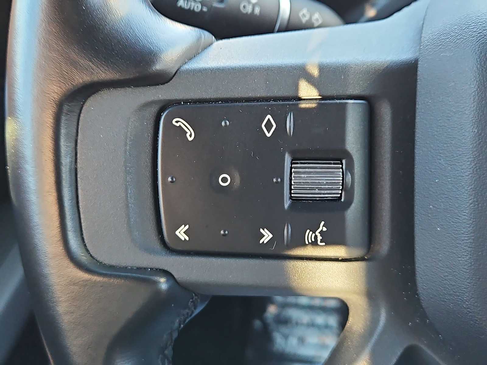 Thumbnail: 2023 Land Rover Defender - 24