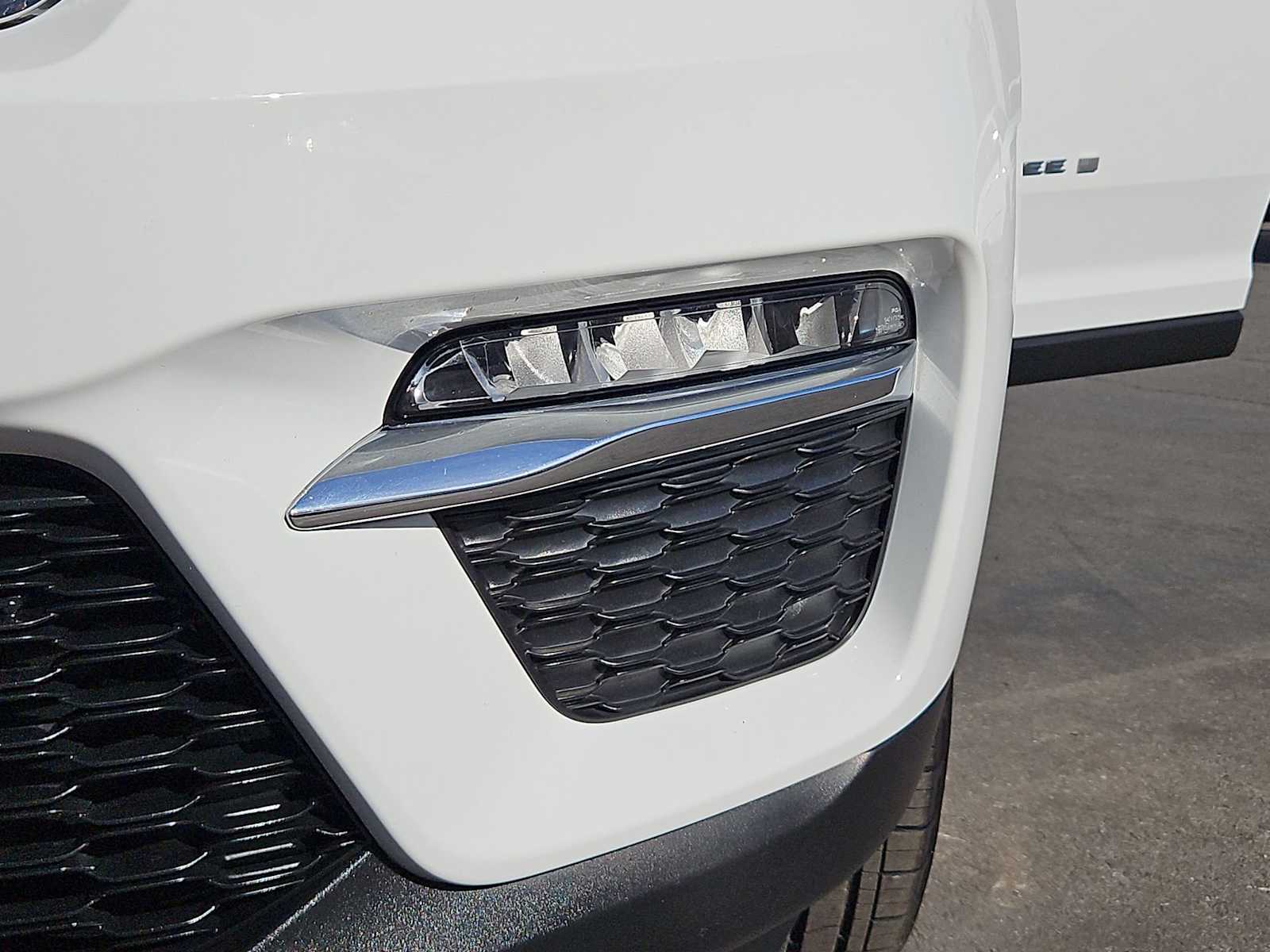 Thumbnail: 2022 Jeep Grand Cherokee - 11