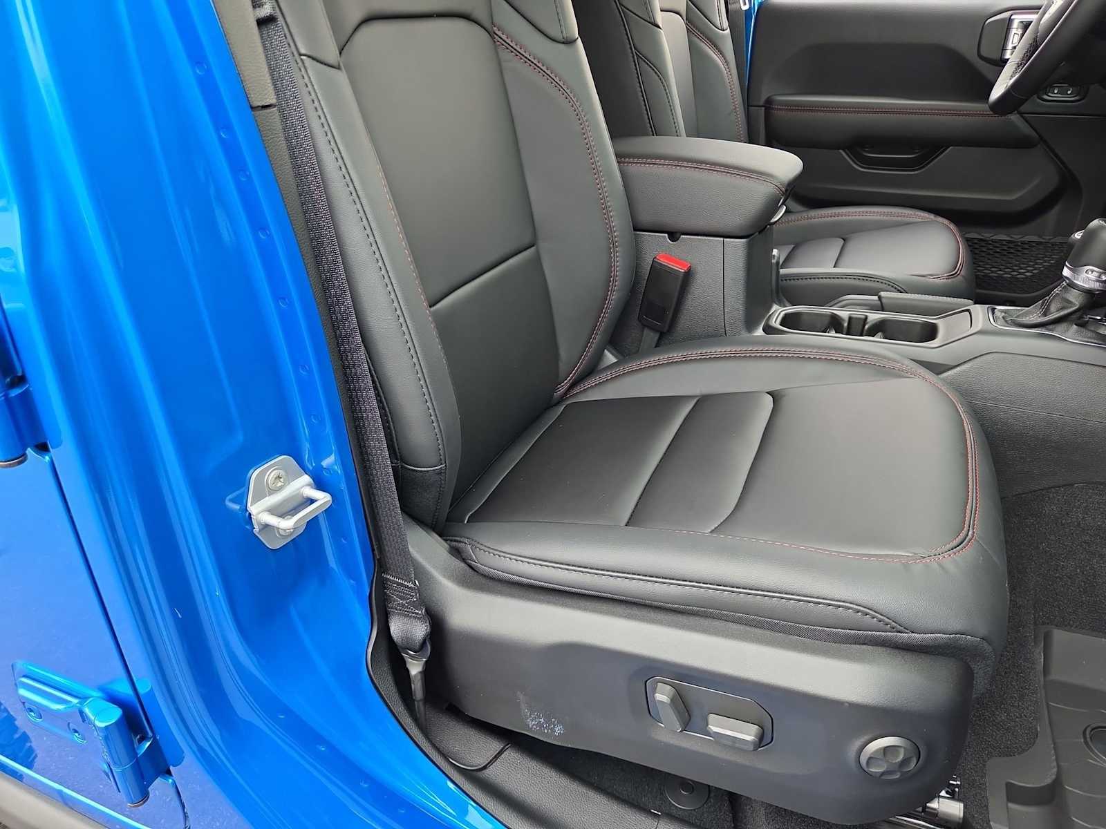 Thumbnail: 2025 Jeep Wrangler - 23