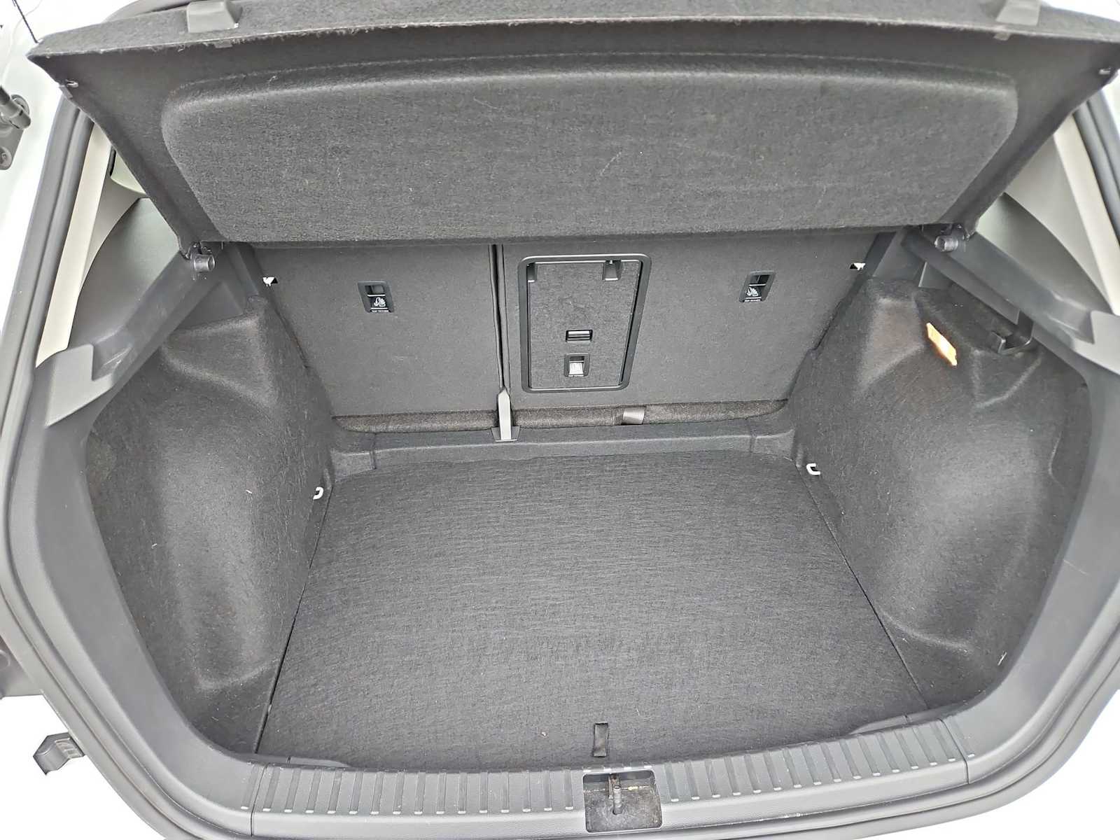 Thumbnail: 2022 Volkswagen Taos - 32