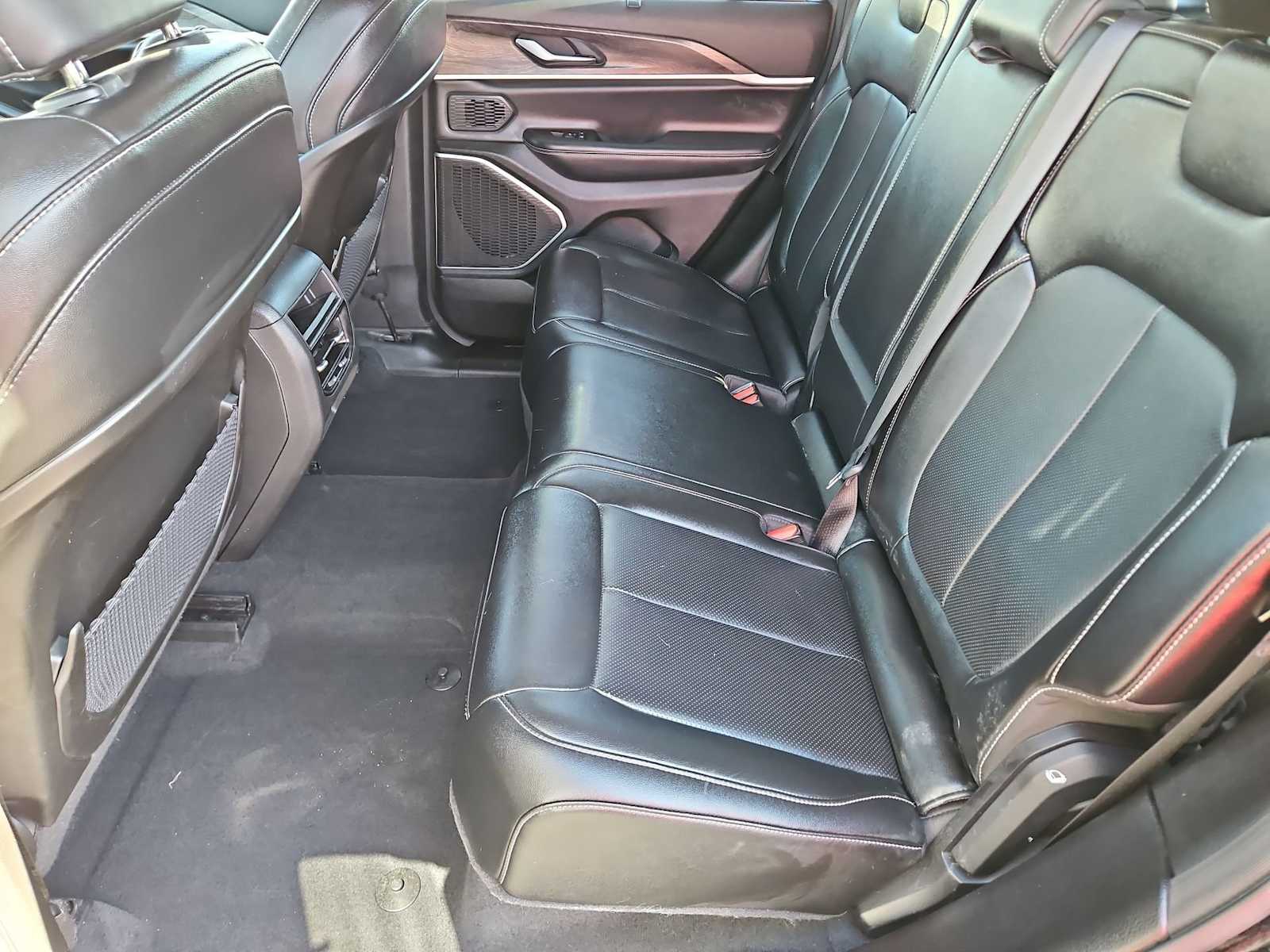 Thumbnail: 2022 Jeep Grand Cherokee - 21