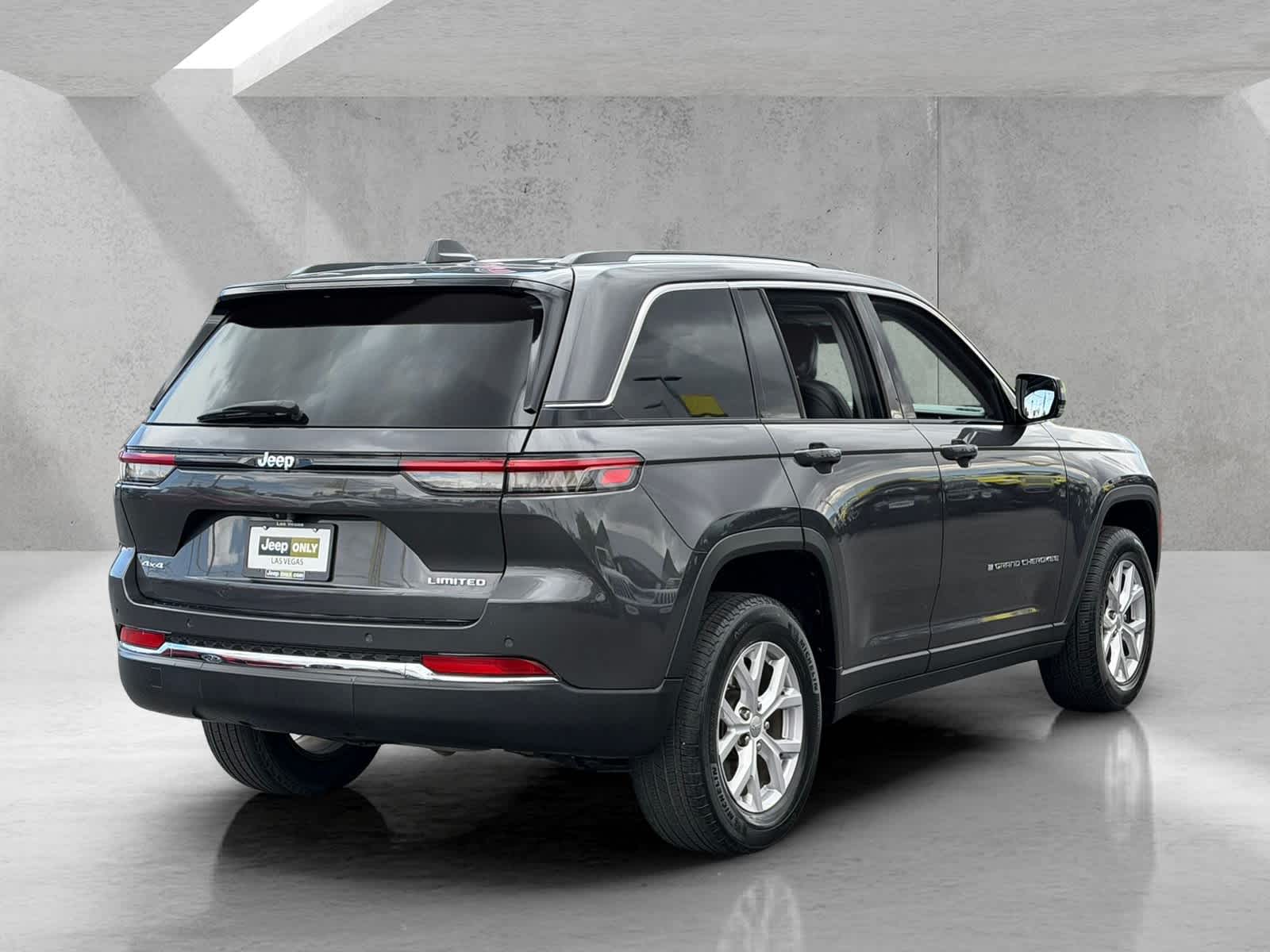 Thumbnail: 2022 Jeep Grand Cherokee - 6