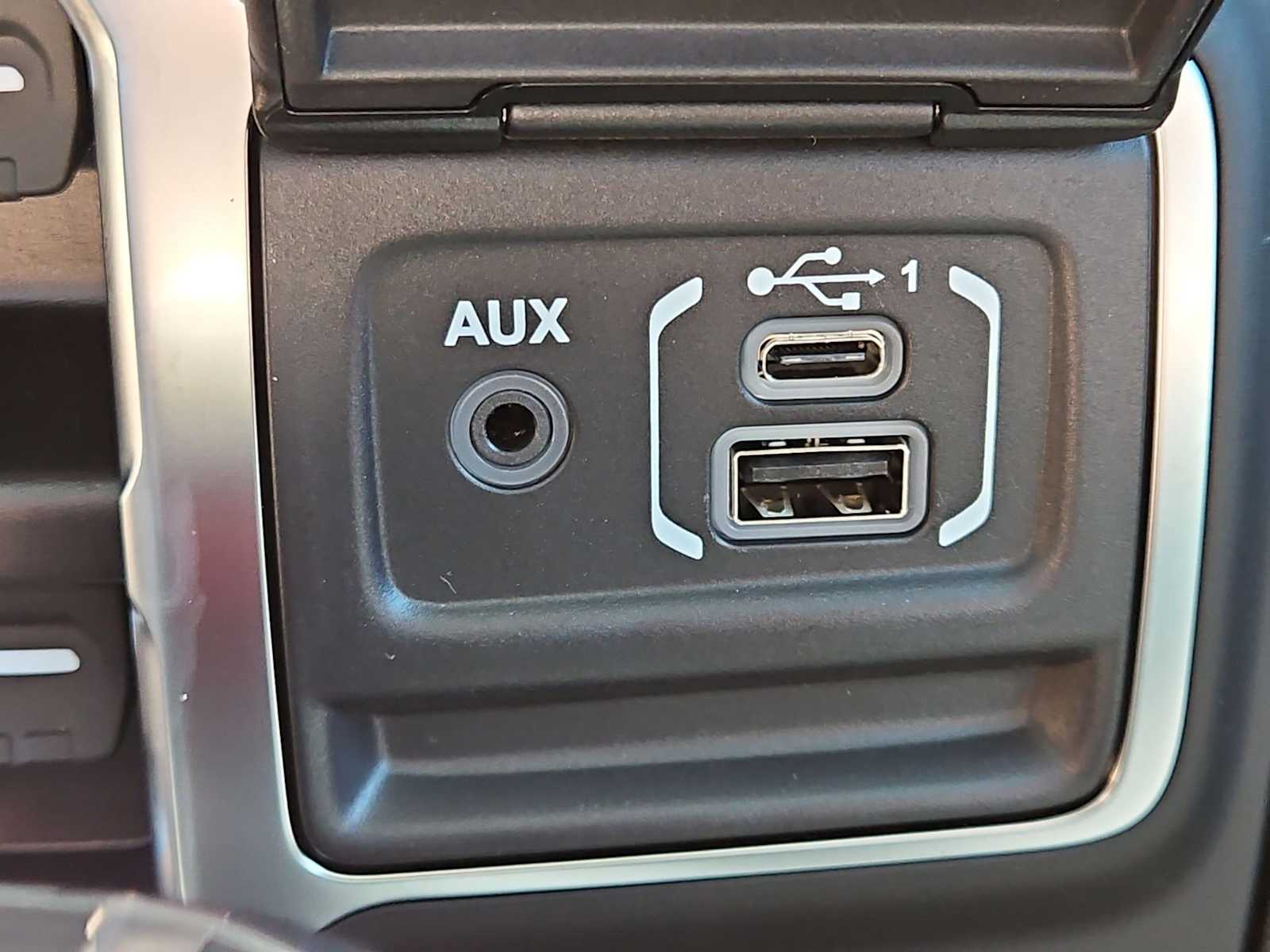 Thumbnail: 2025 Jeep Gladiator - 28