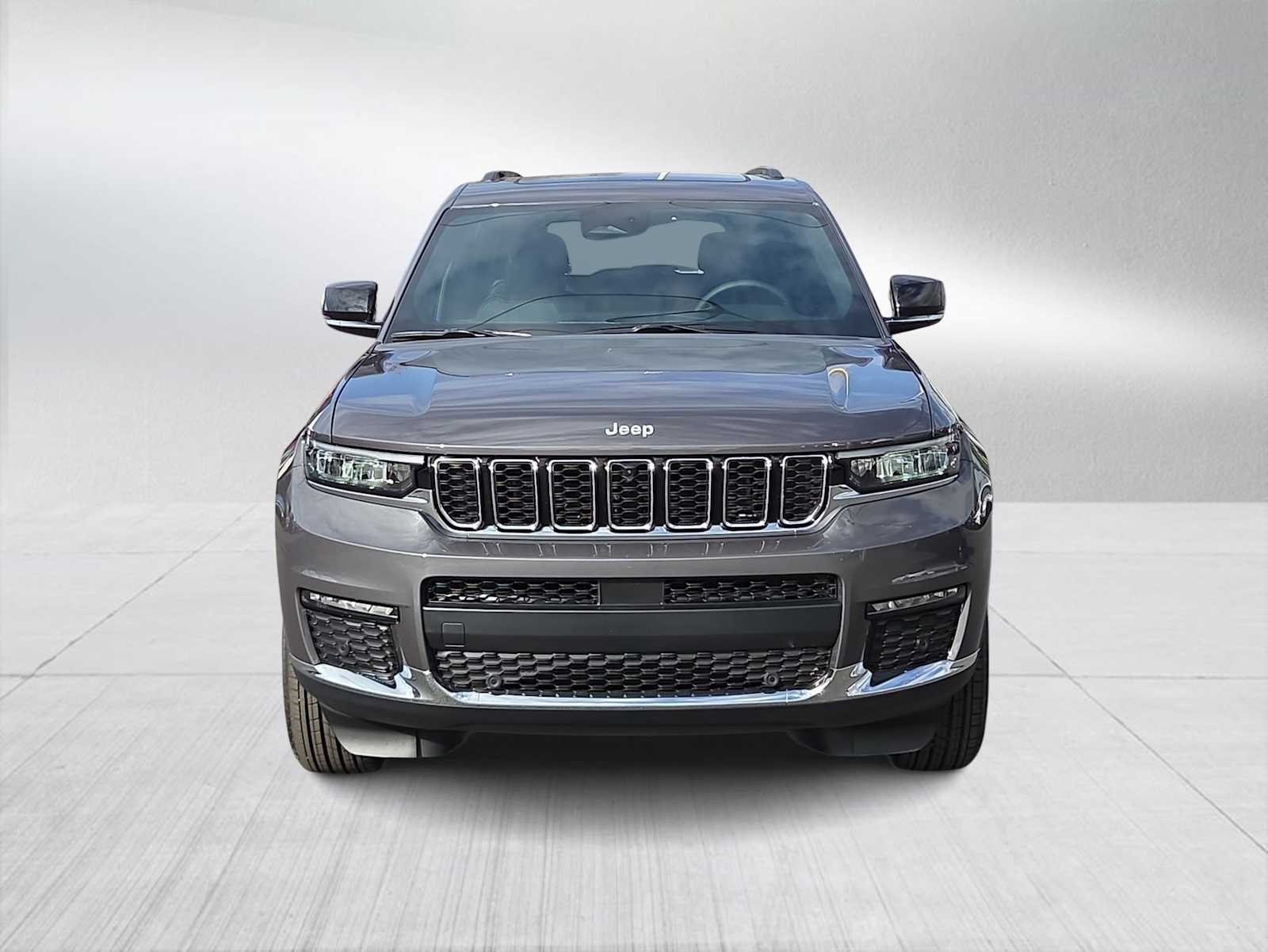 2025 Jeep Grand Cherokee Limited photo 2