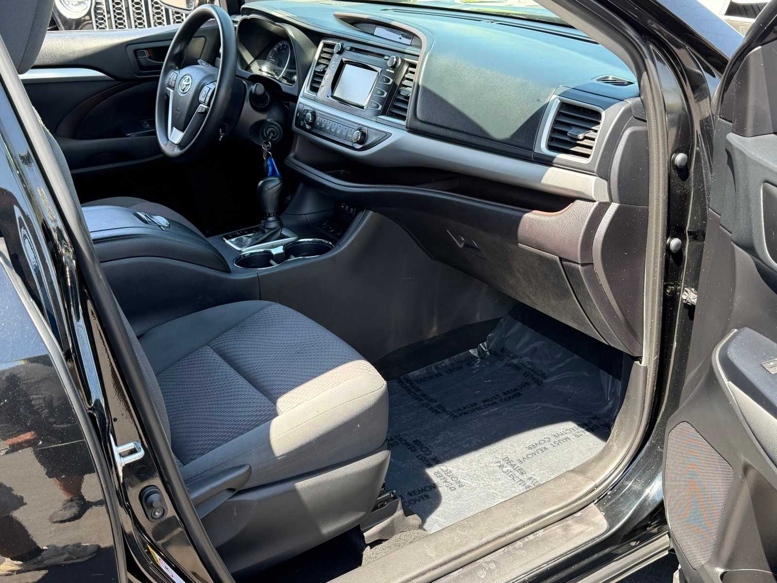 Thumbnail: 2019 Toyota Highlander - 27