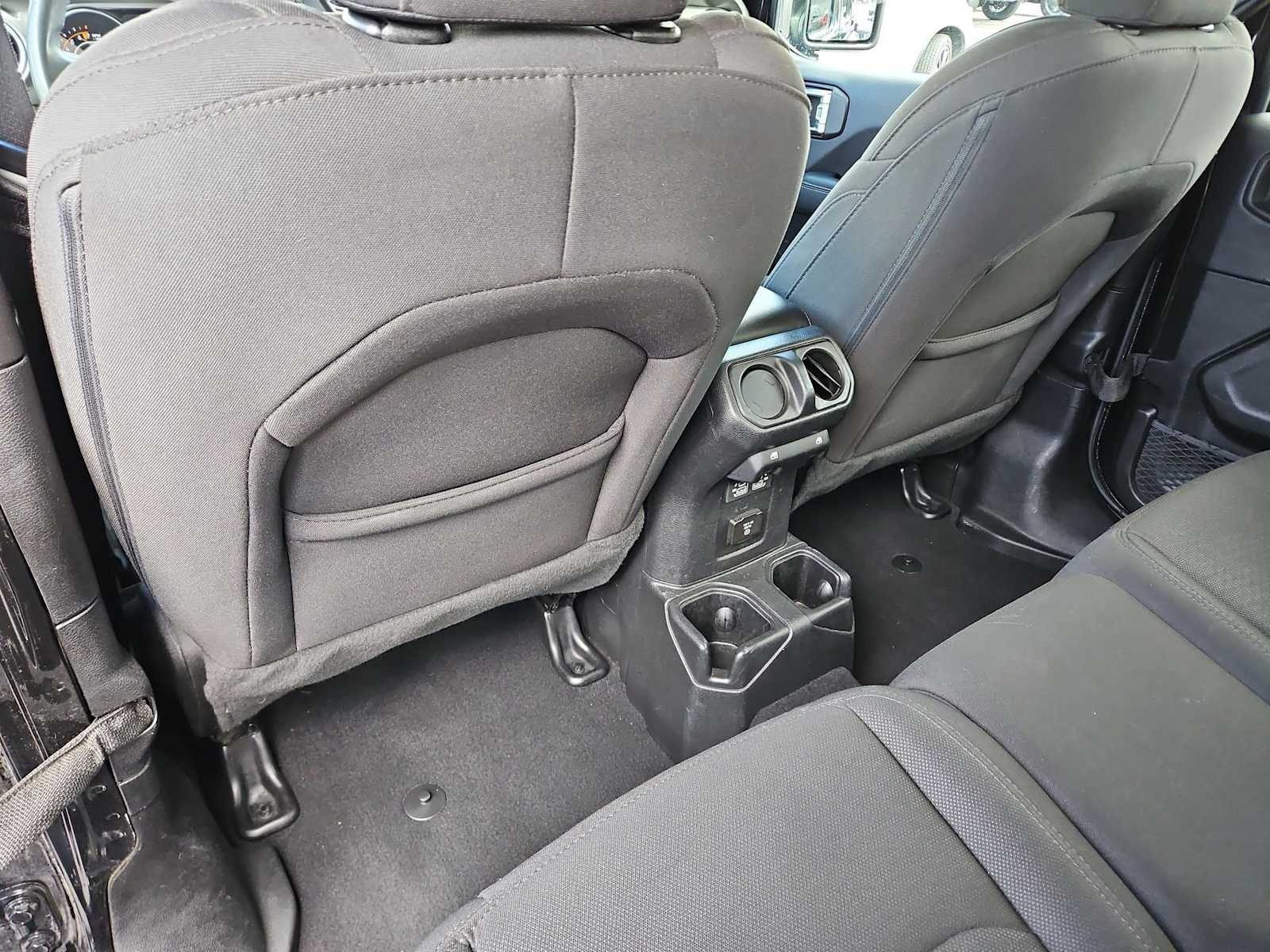 Thumbnail: 2023 Jeep Gladiator - 17