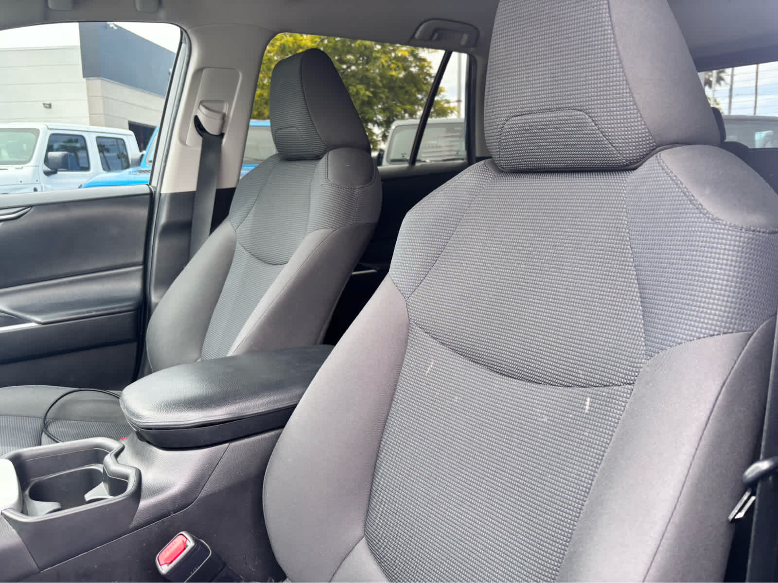 Thumbnail: 2020 Toyota RAV4 - 10