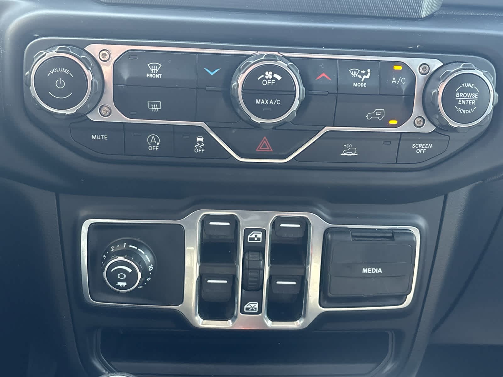 Thumbnail: 2022 Jeep Gladiator - 26