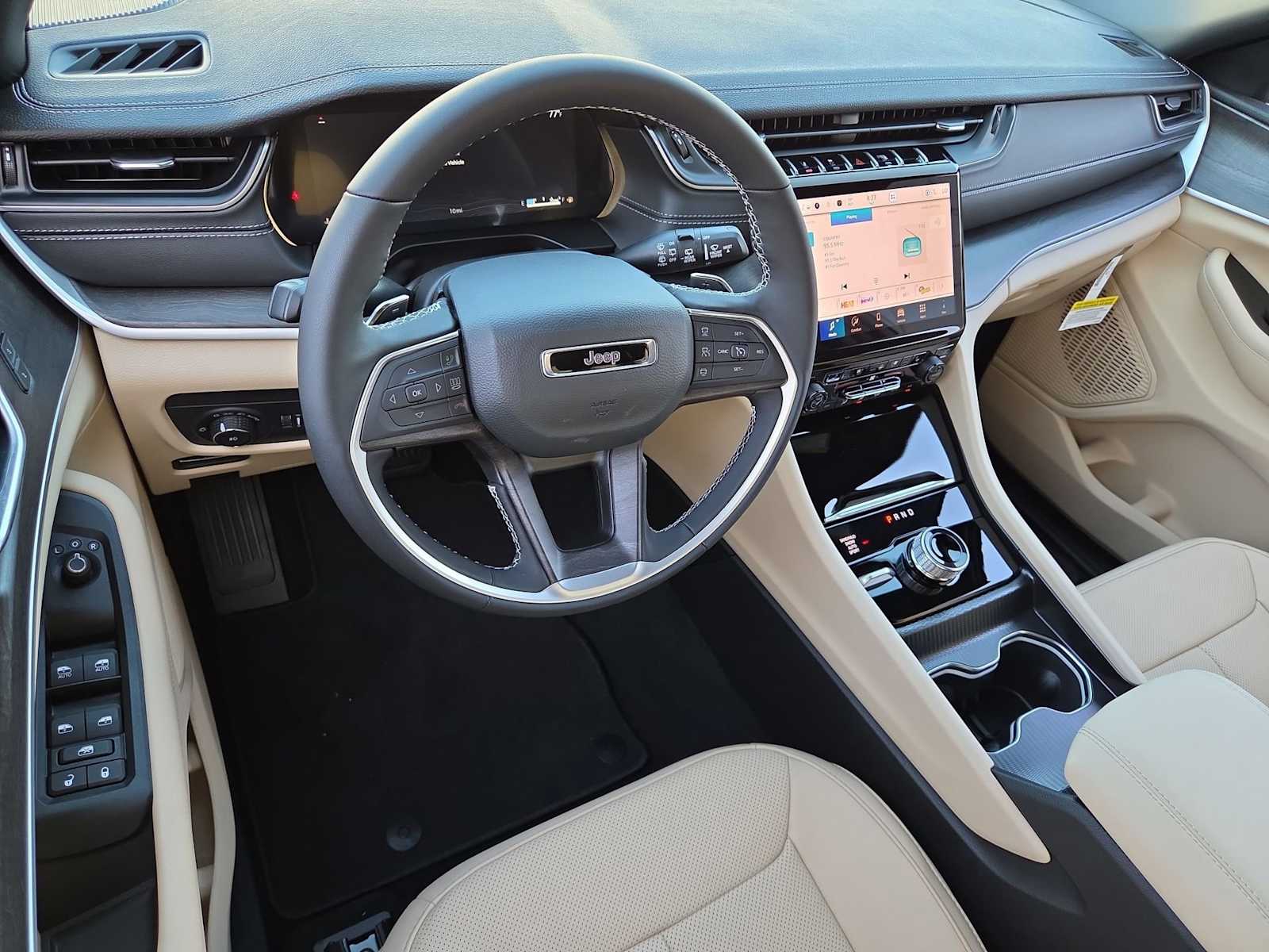 Thumbnail: 2025 Jeep Grand Cherokee - 10