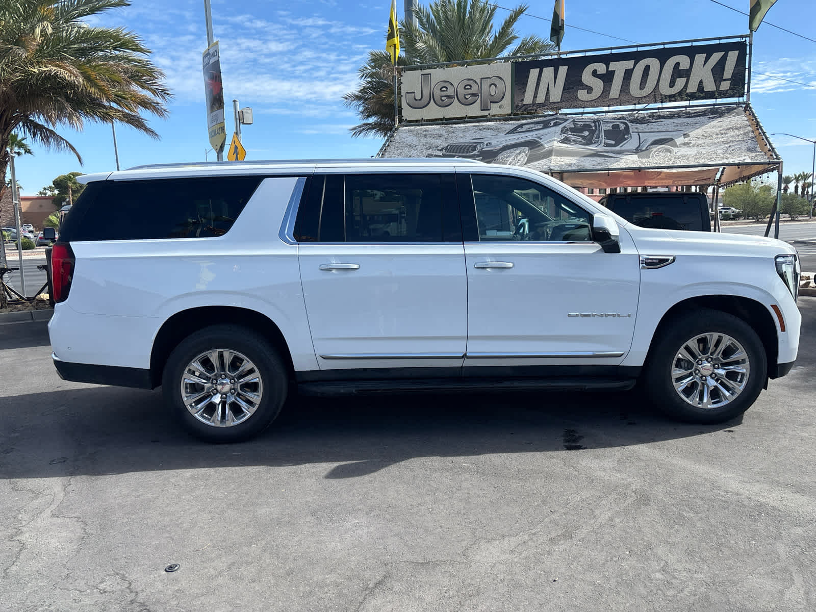 Thumbnail: 2025 GMC Yukon XL - 4