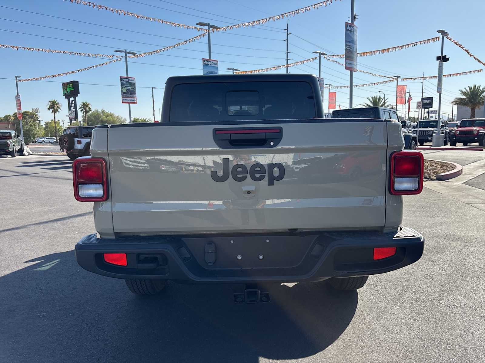 Thumbnail: 2022 Jeep Gladiator - 6