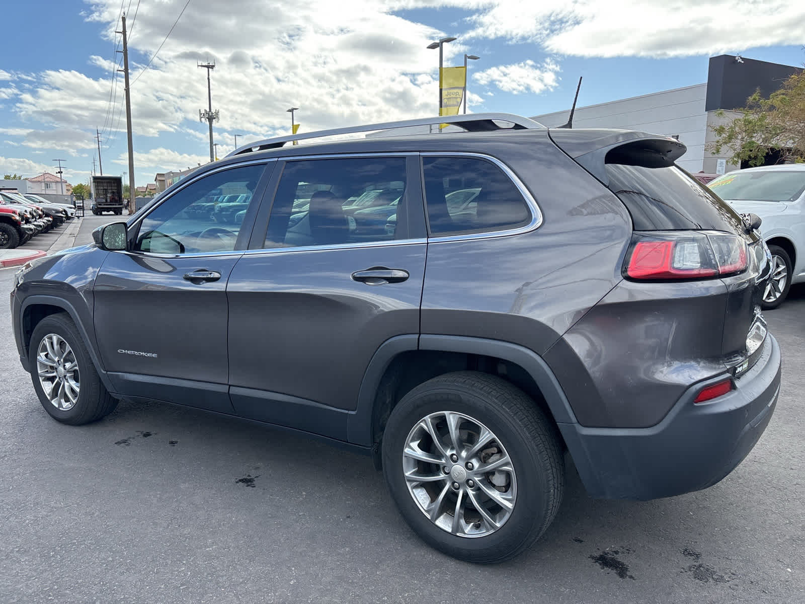 Thumbnail: 2020 Jeep Cherokee - 7