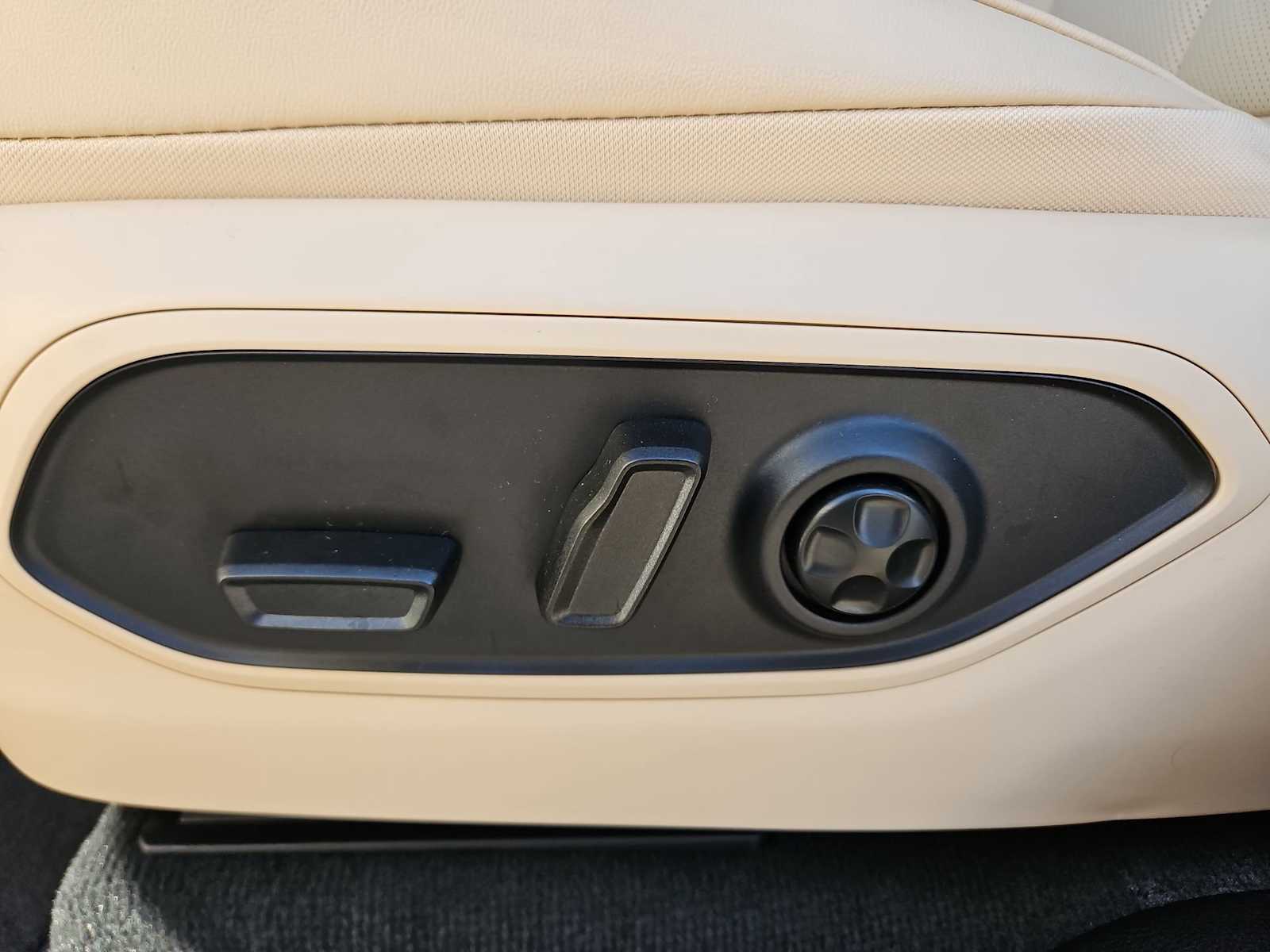 Thumbnail: 2026 Jeep Grand Cherokee L - 18