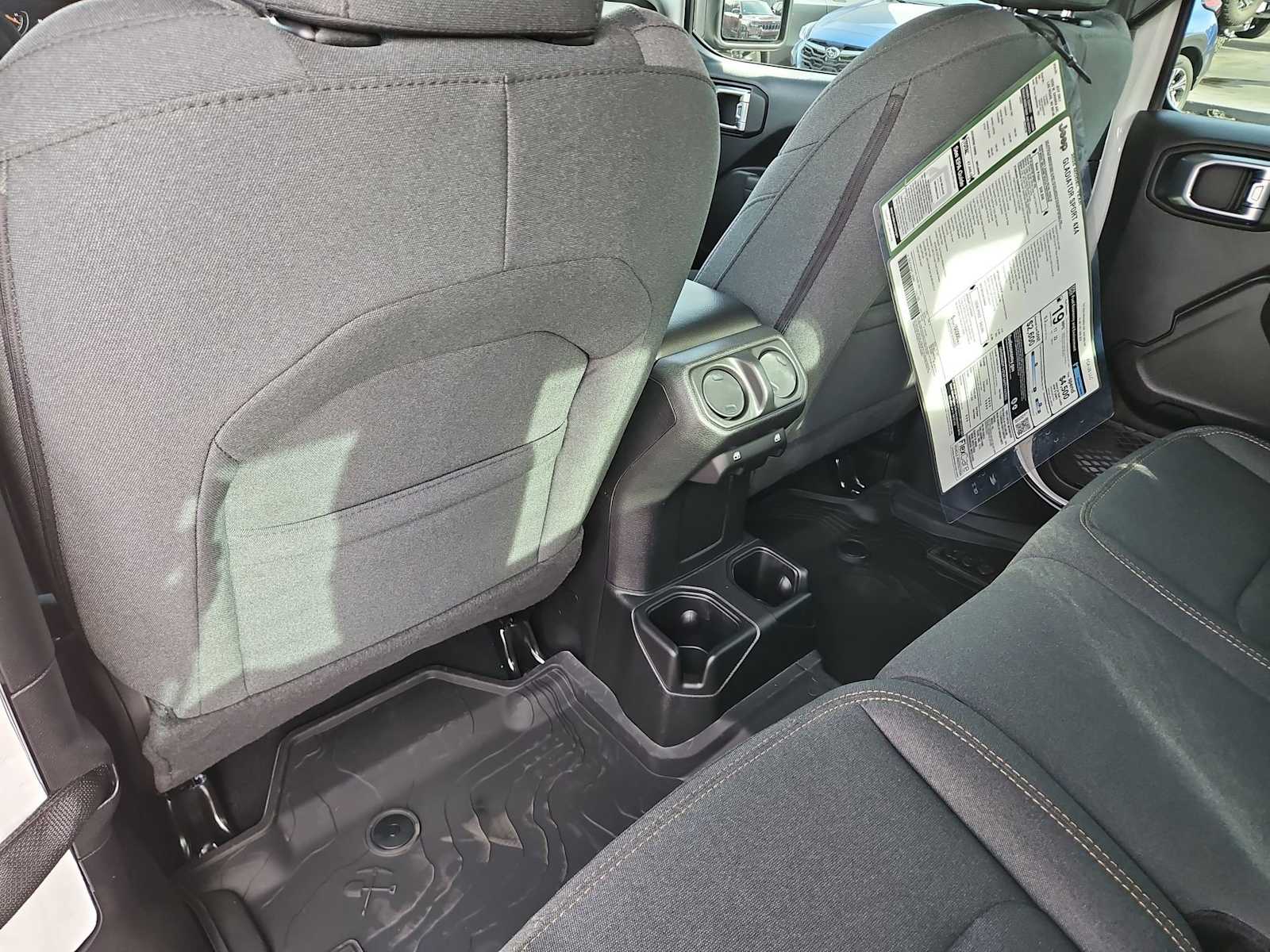 Thumbnail: 2026 Jeep Gladiator - 17