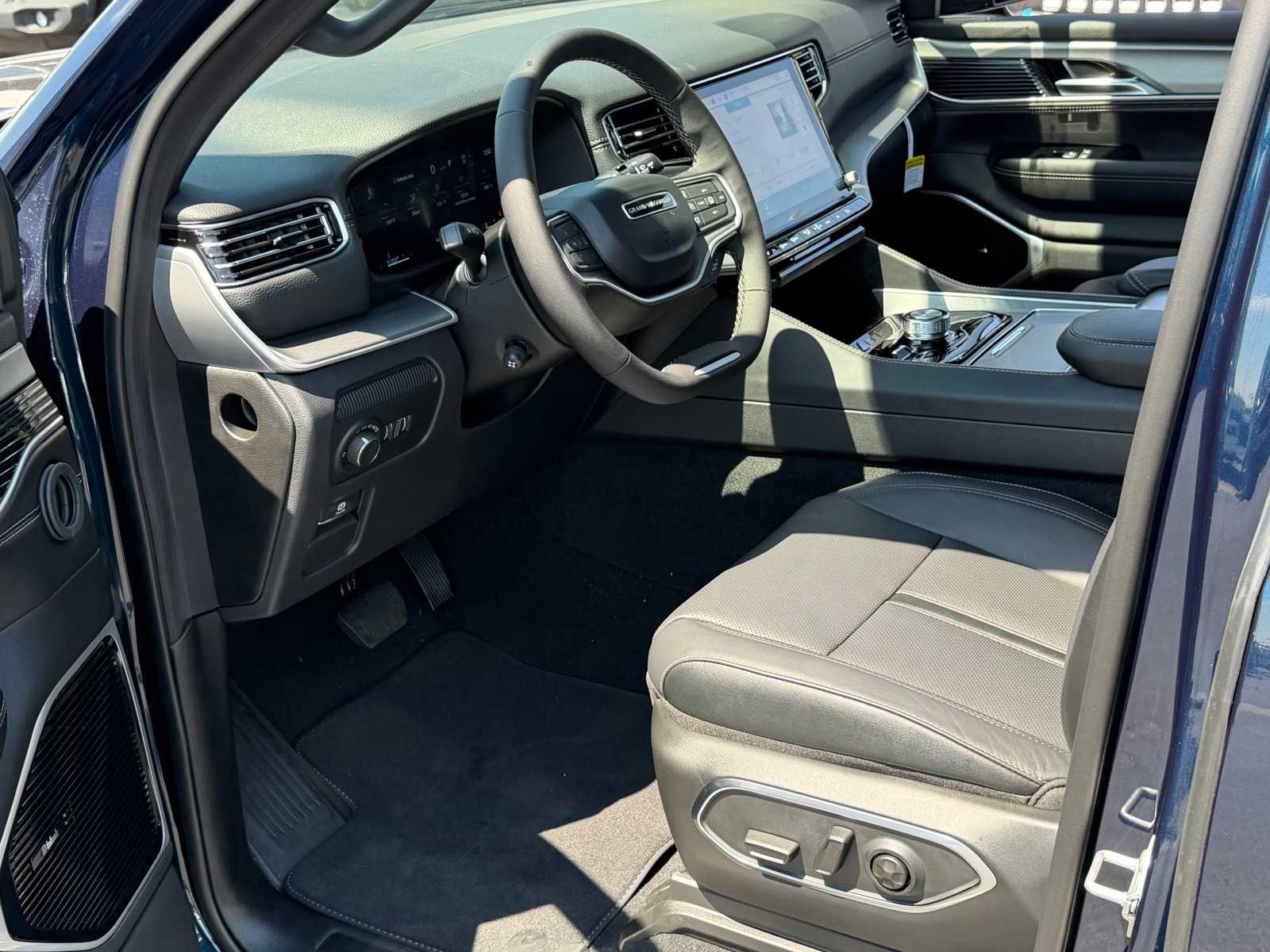 Thumbnail: 2026 Jeep Grand Wagoneer - 10