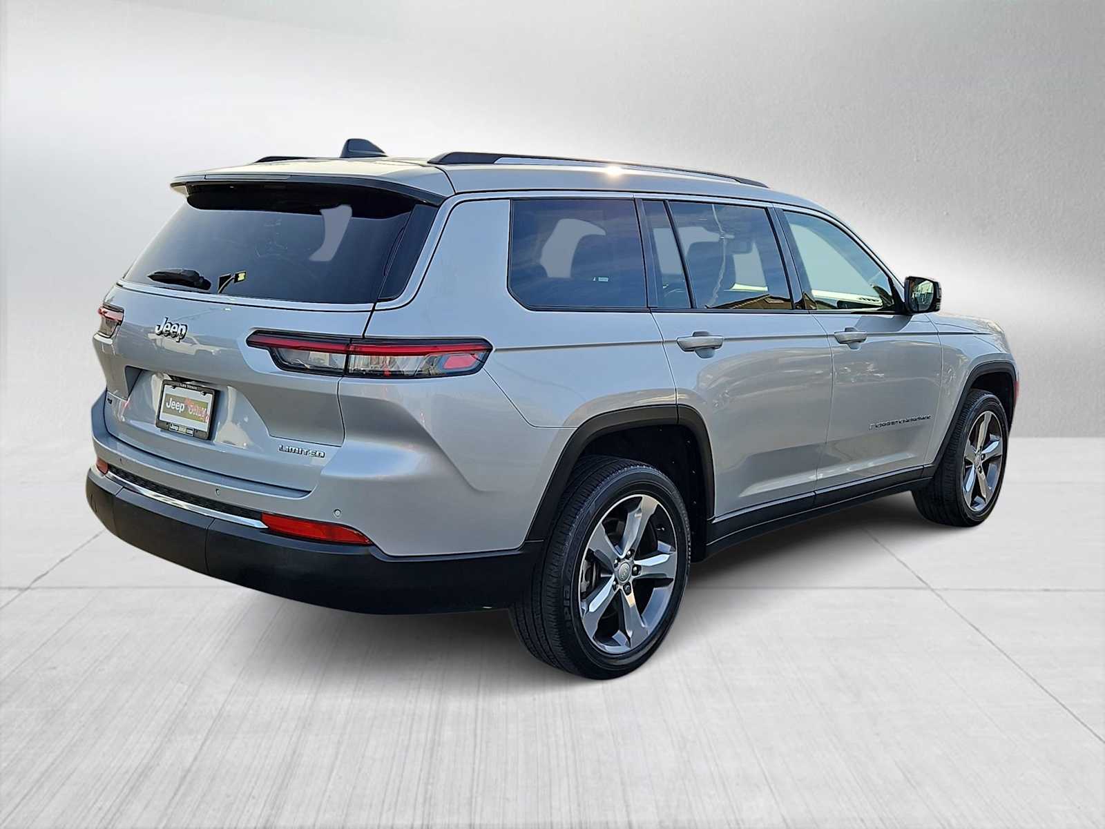 Thumbnail: 2021 Jeep Grand Cherokee L - 8