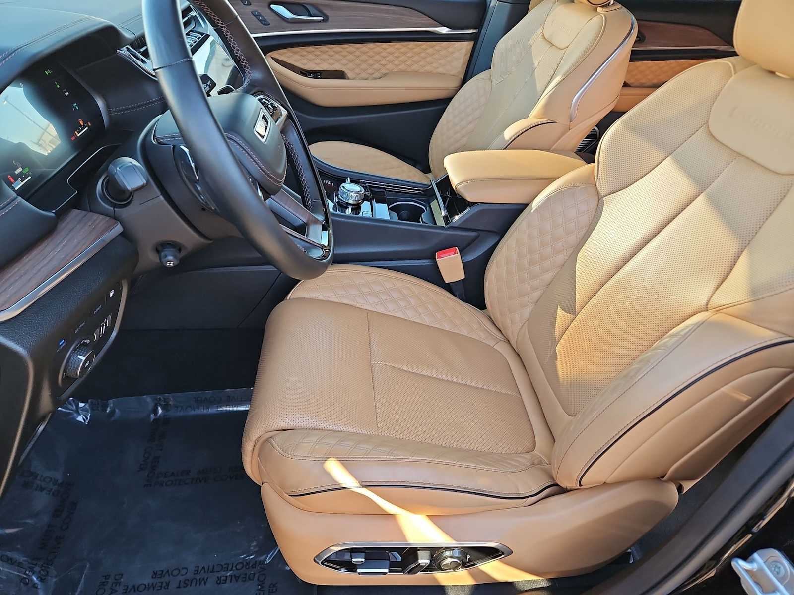 Thumbnail: 2022 Jeep Grand Cherokee - 17