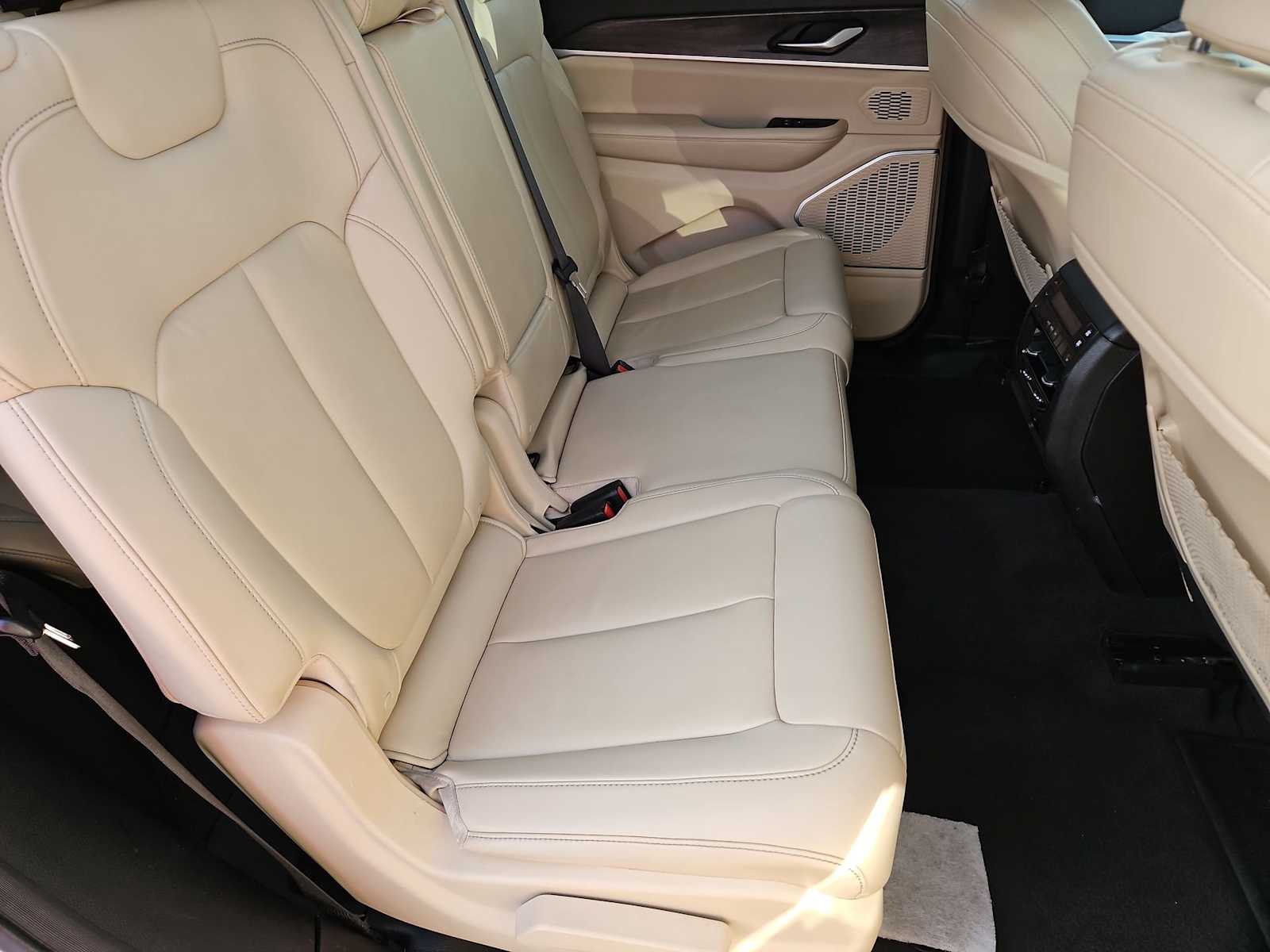 Thumbnail: 2021 Jeep Grand Cherokee L - 21