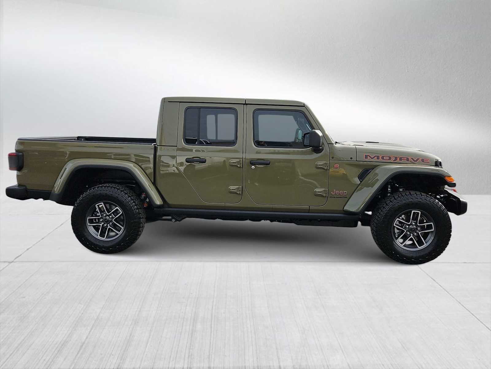 Thumbnail: 2026 Jeep Gladiator - 9