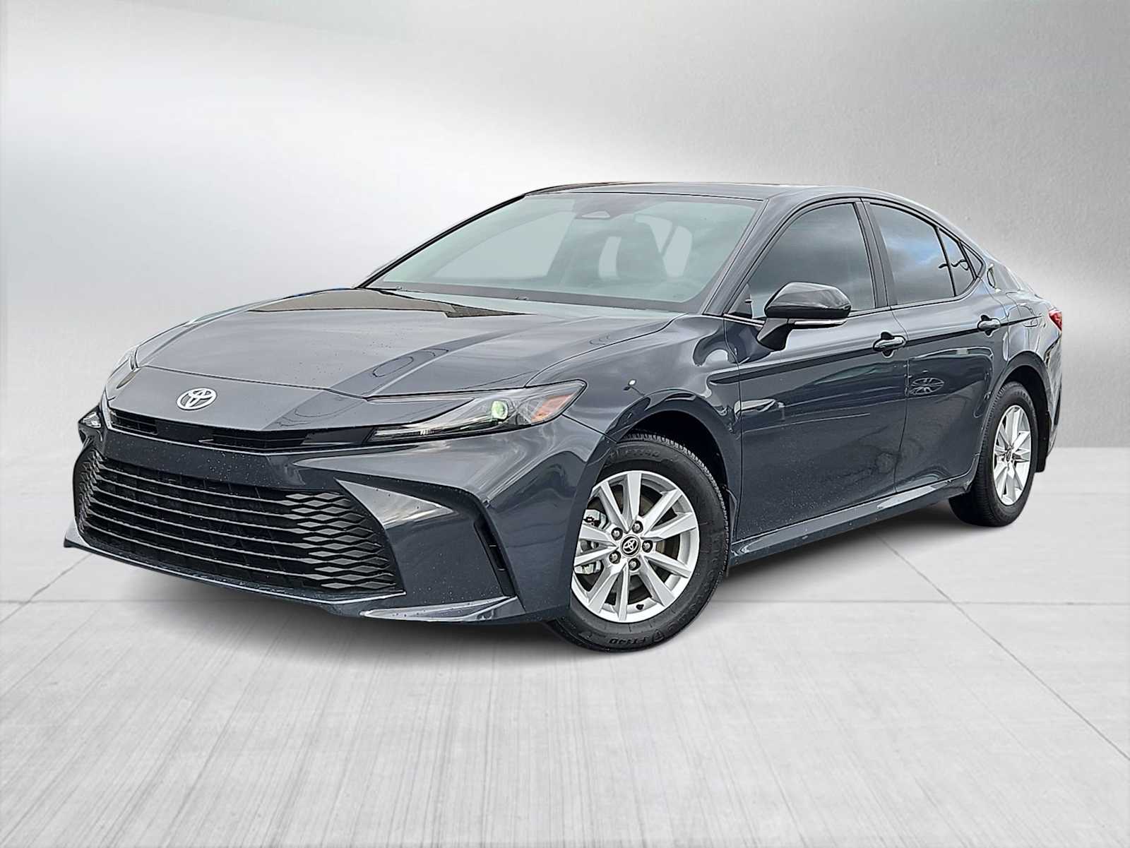 2025 Toyota Camry LE's photo