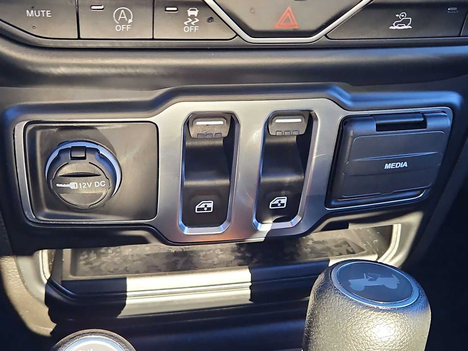 Thumbnail: 2022 Jeep Wrangler - 27