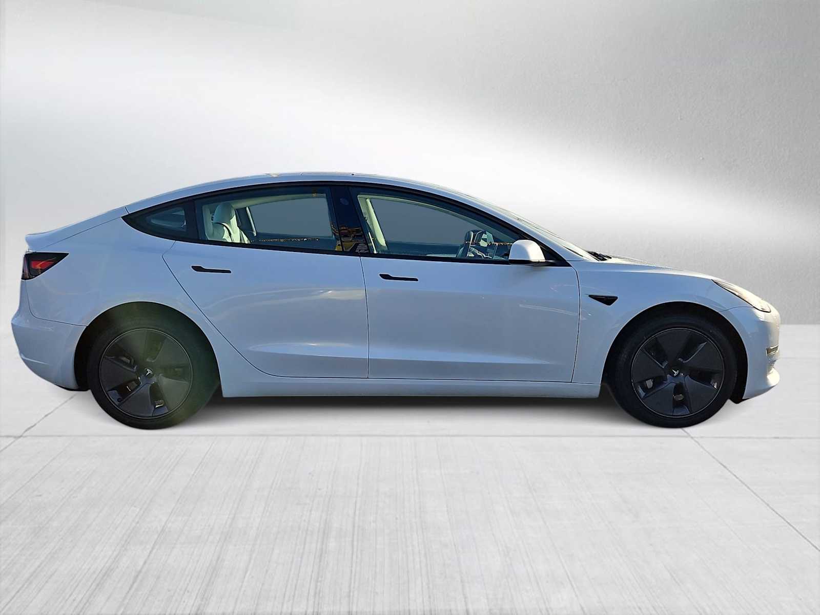 Thumbnail: 2023 Tesla Model 3 - 9