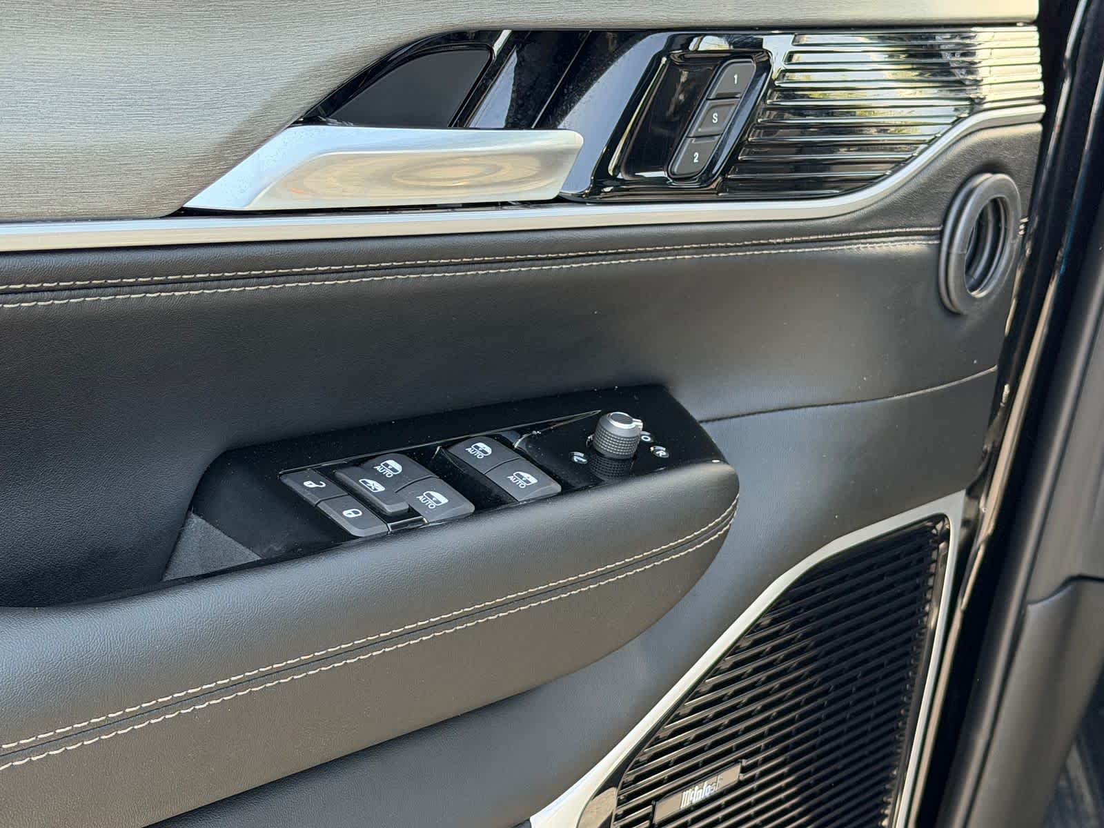 Thumbnail: 2026 Jeep Grand Wagoneer - 9